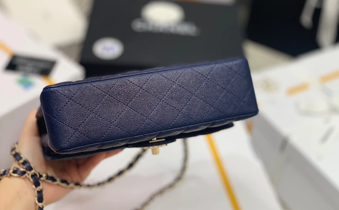 Сумка Chanel Sesame Pattern CF — темно-синяя с золотой фурнитурой — 23 см