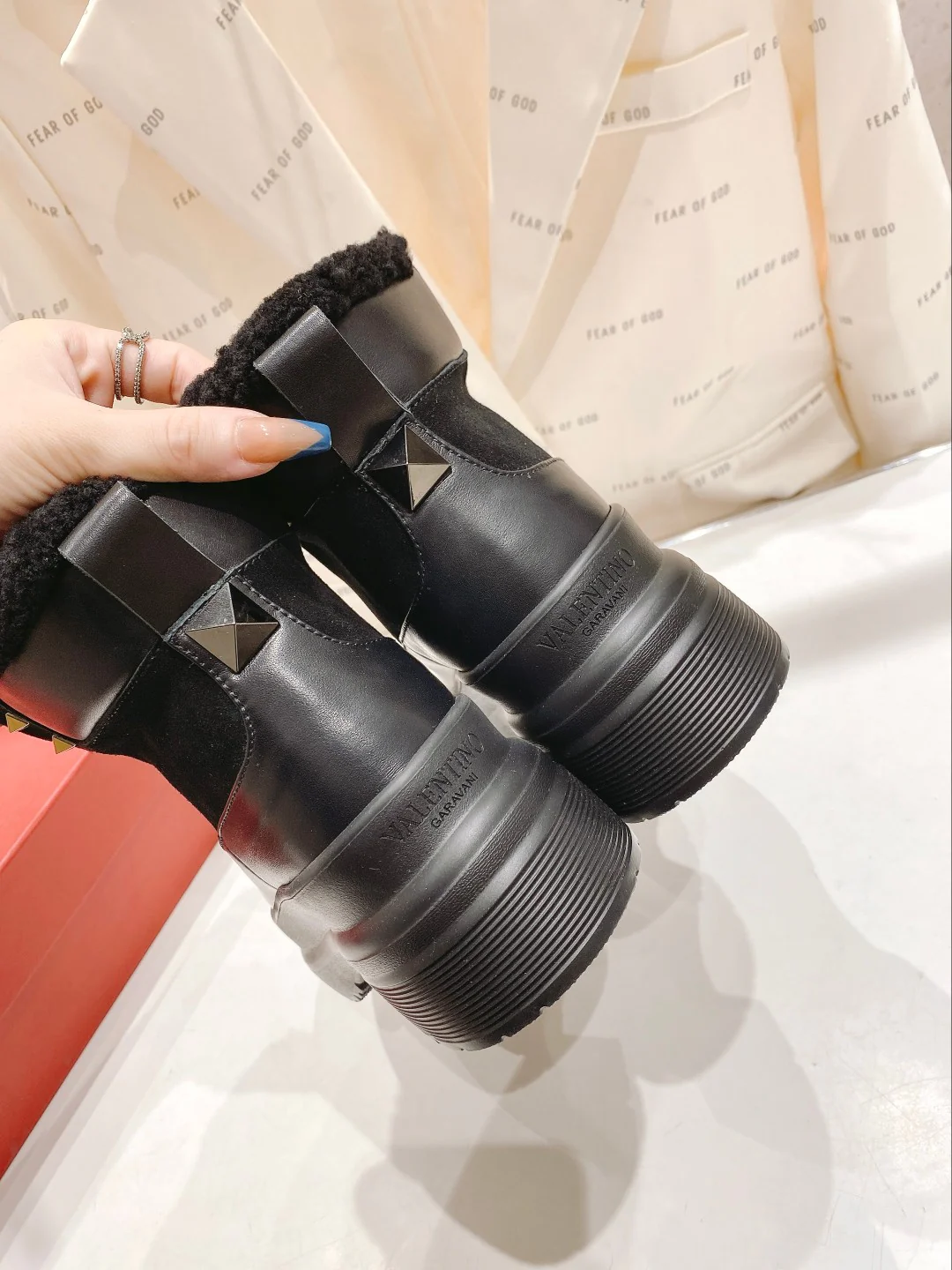 Valentino - Сапоги средней высоты из овечьей шерсти - Черные