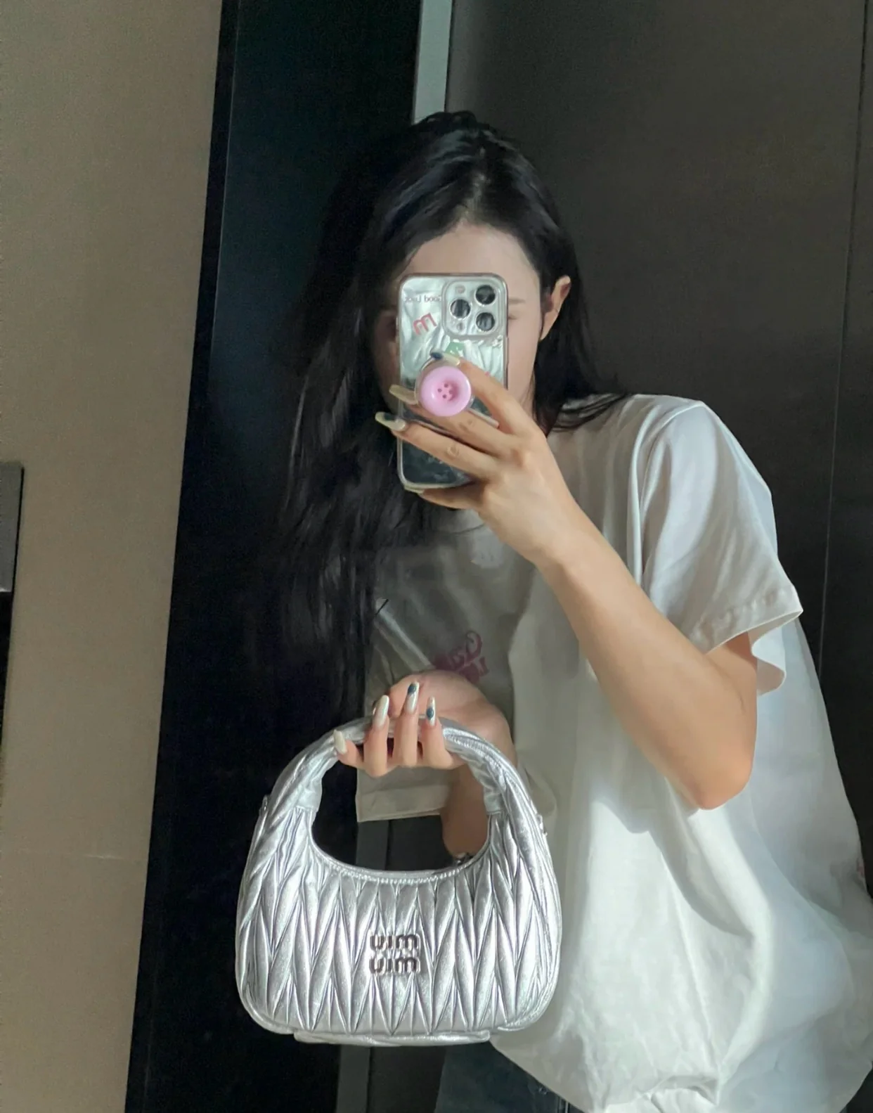 Сумка Miu Miu Wander — маленькая, из овечьей кожи — серебристая — Носите и делитесь