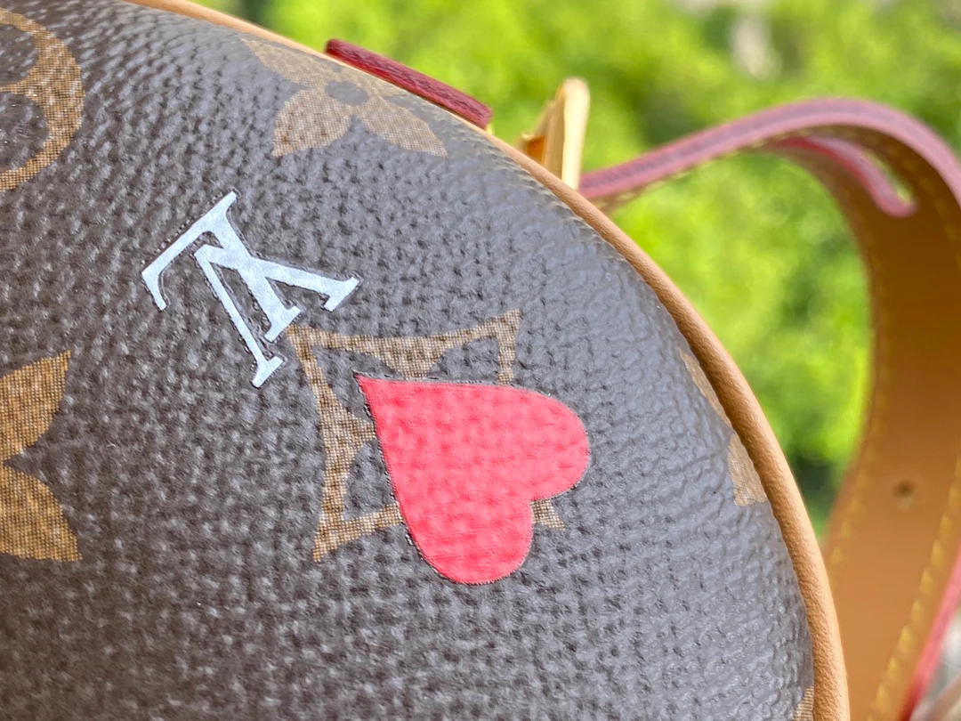 lv-m57456-cur-handbag material