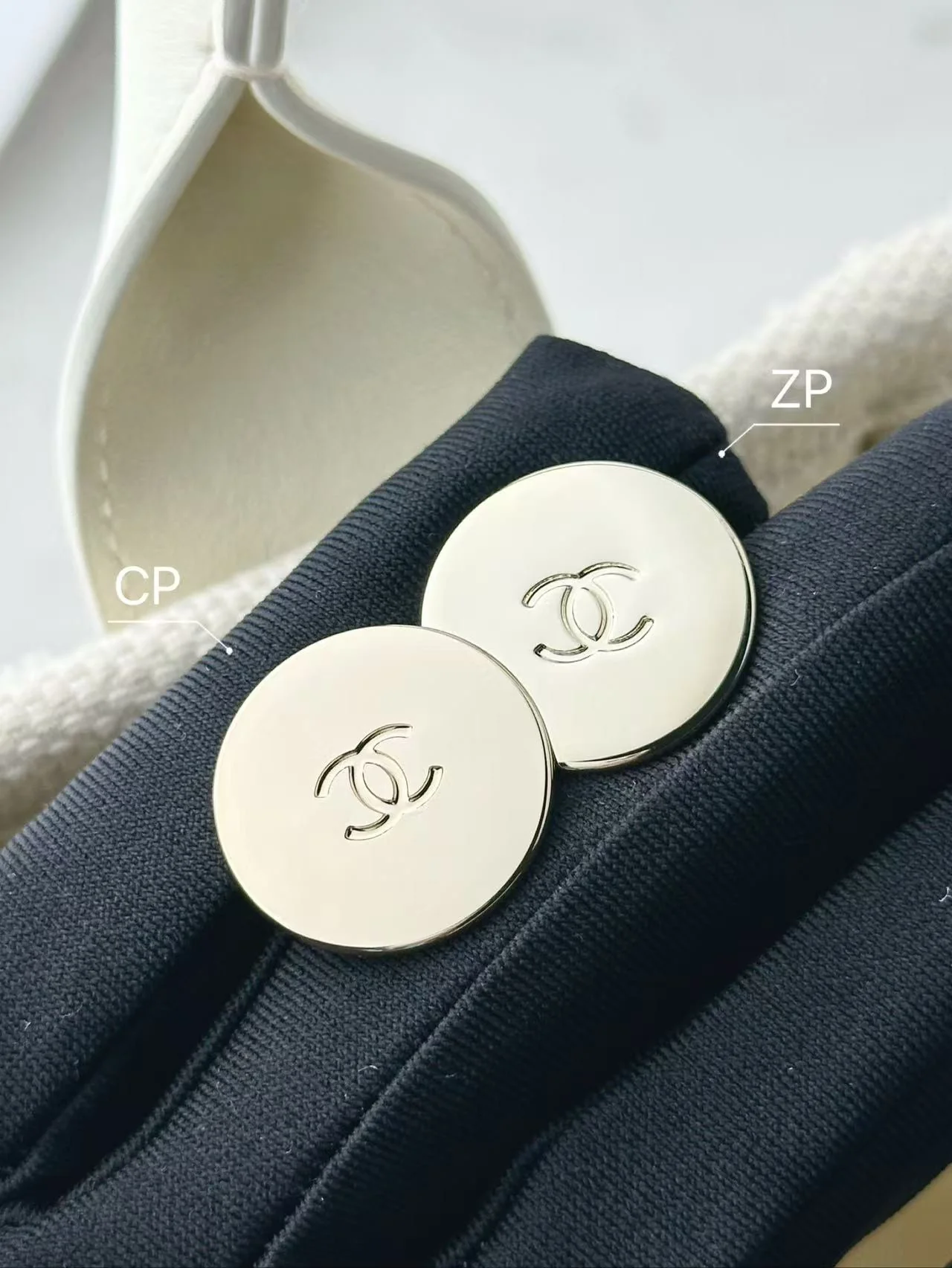 Пляжная сумка Chanel 25c, косметичка, ярко-желтая.