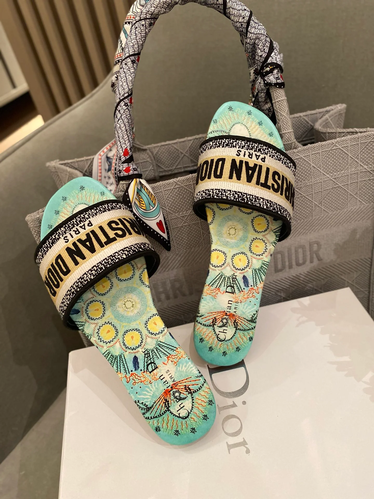 Dior - Новые вышитые тапочки