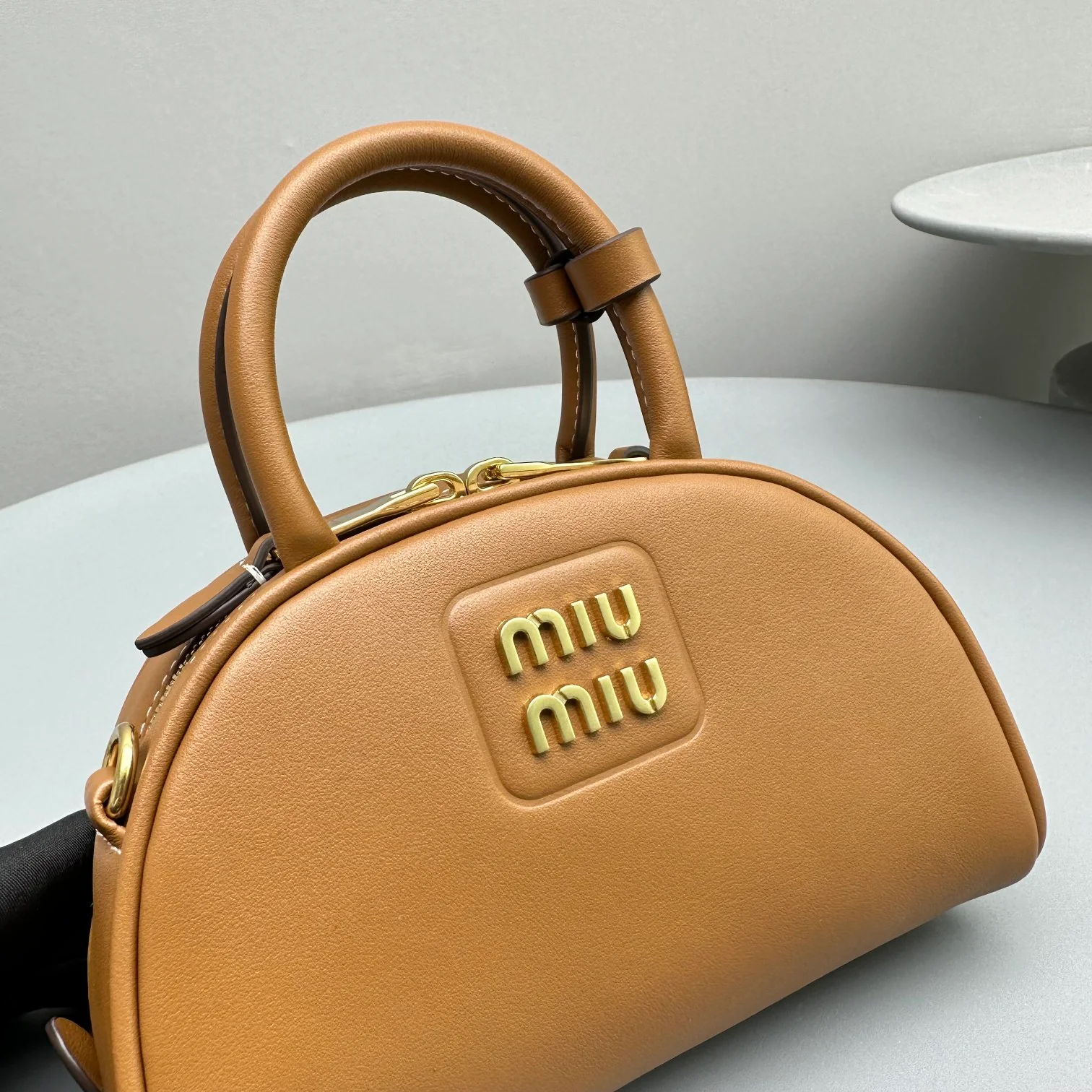 Сумка для боулинга Miu Miu - коричневая