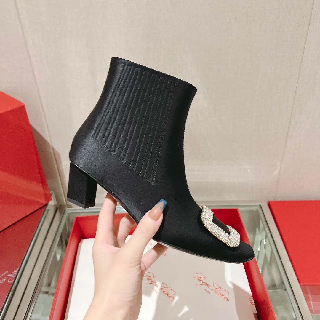 RV Shoes - Ботильоны на низком каблуке, украшенные стразами - 1