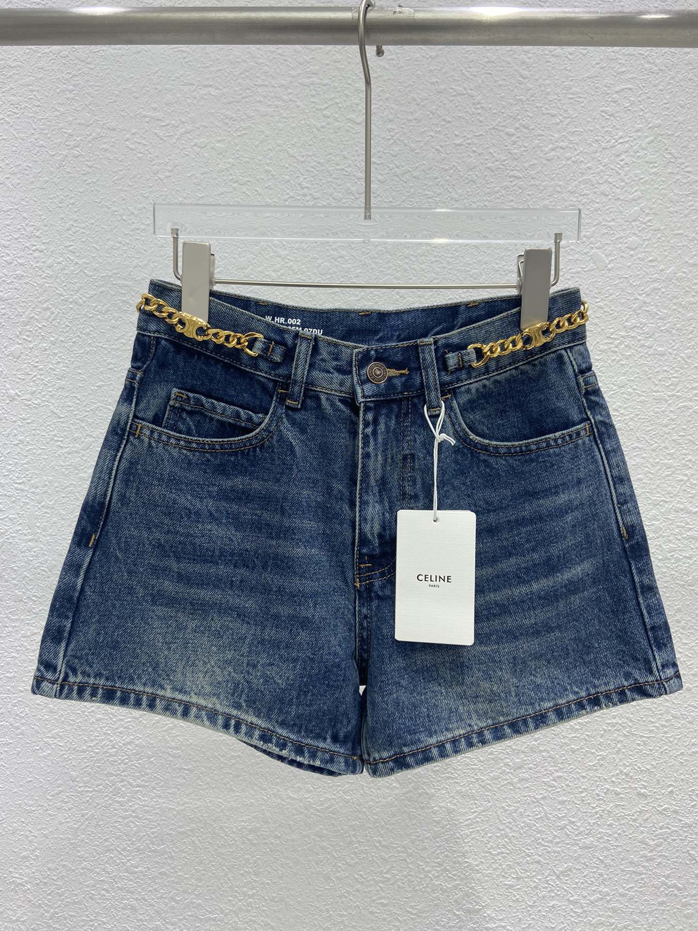Celine 2403 - Джинсовые шорты с цепочкой на поясе