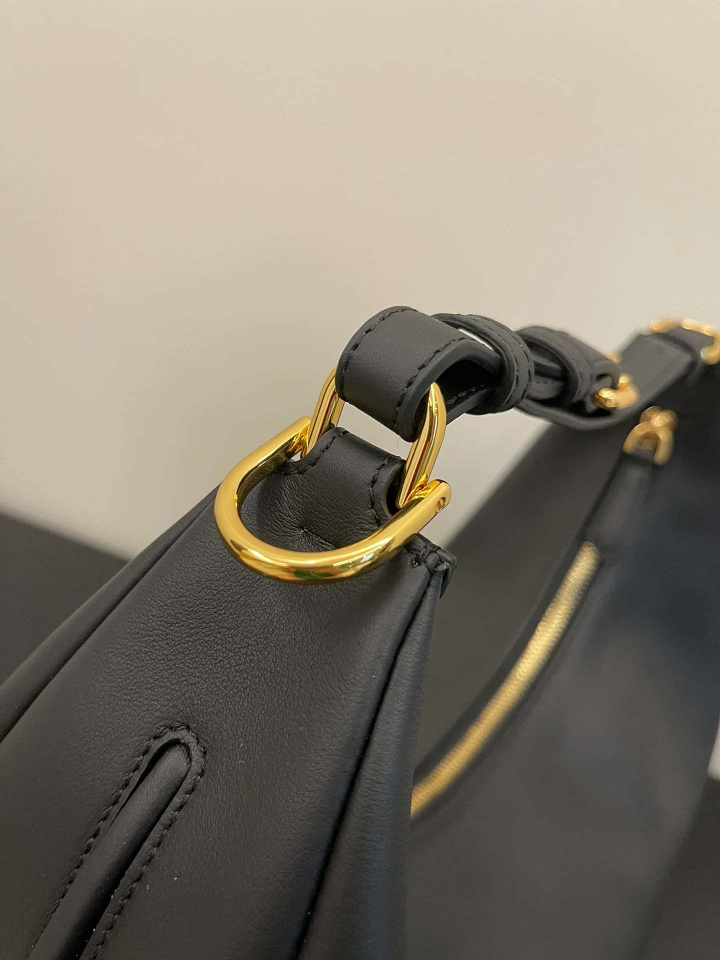 Fendi-fendigraphy - Большая черная кожаная сумка через плечо