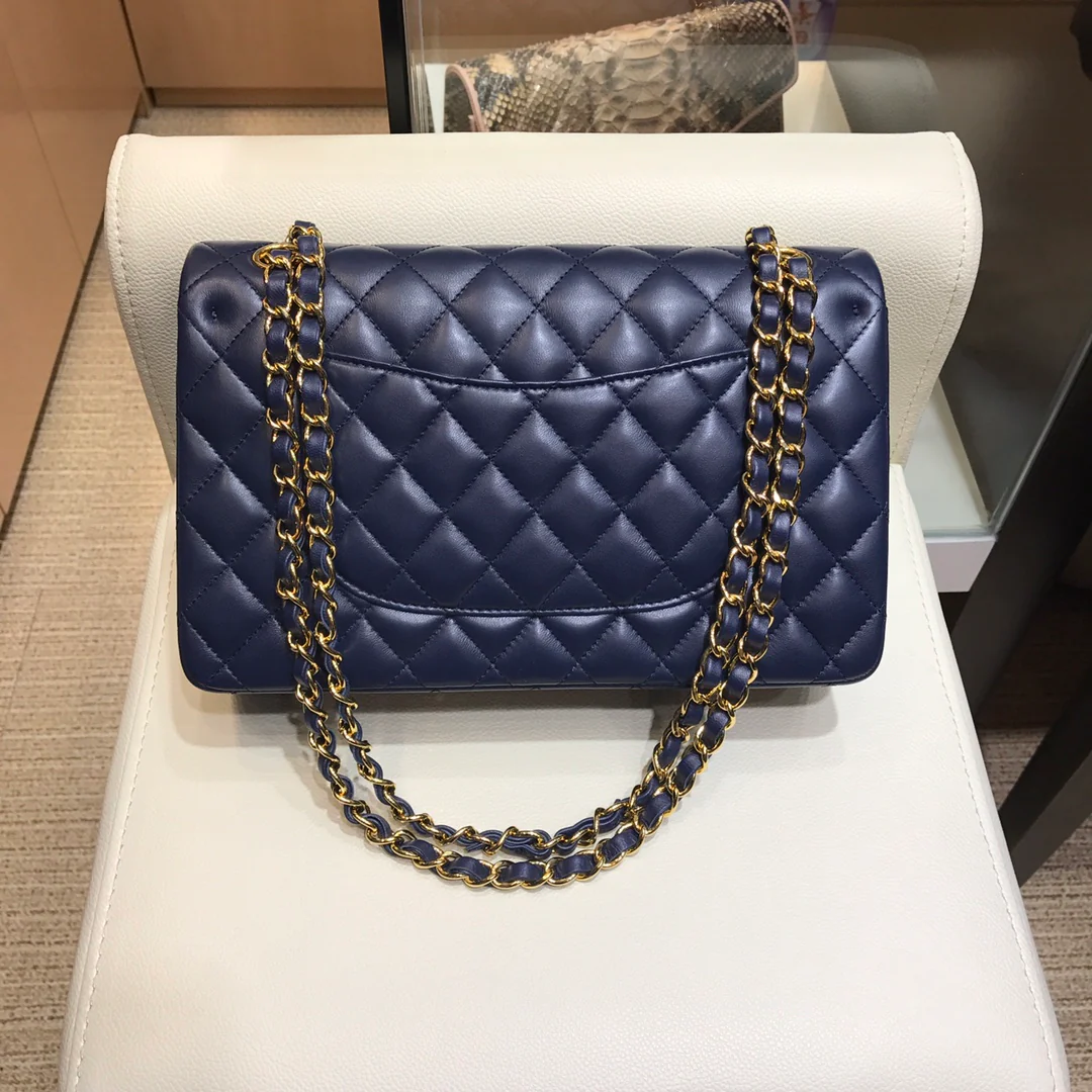 Сумка Chanel Classic Quilted Series CF с золотой цепочкой - 25 см