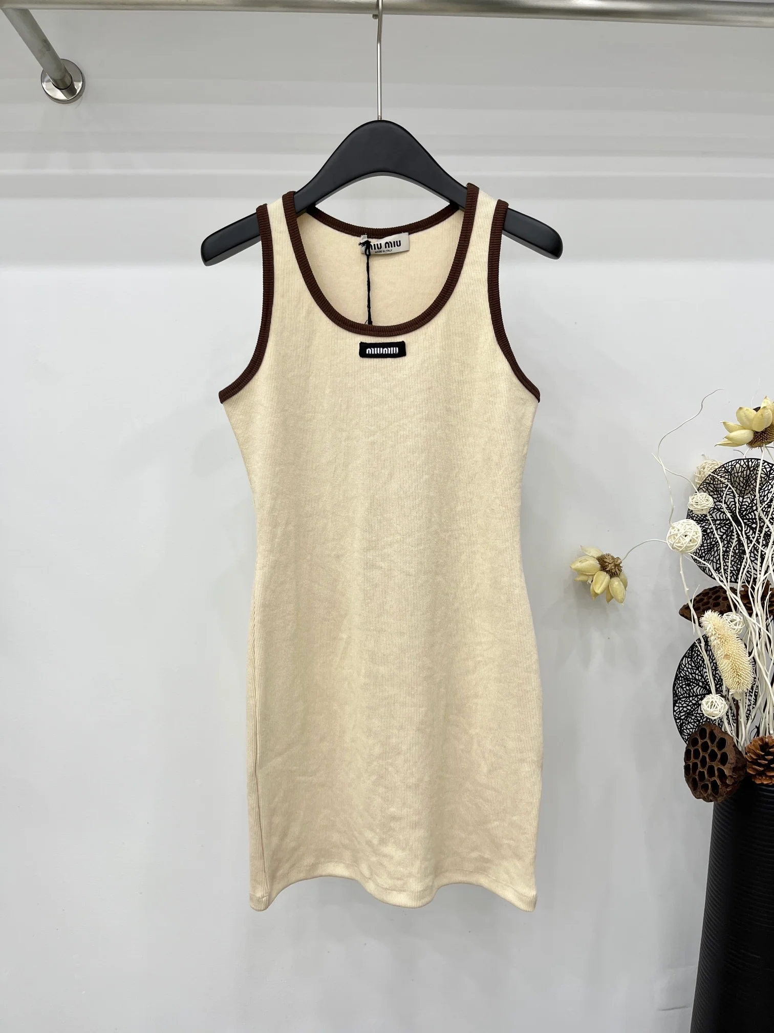 Платье Miu Miu-2404 с объемной аппликацией и цветными блоками