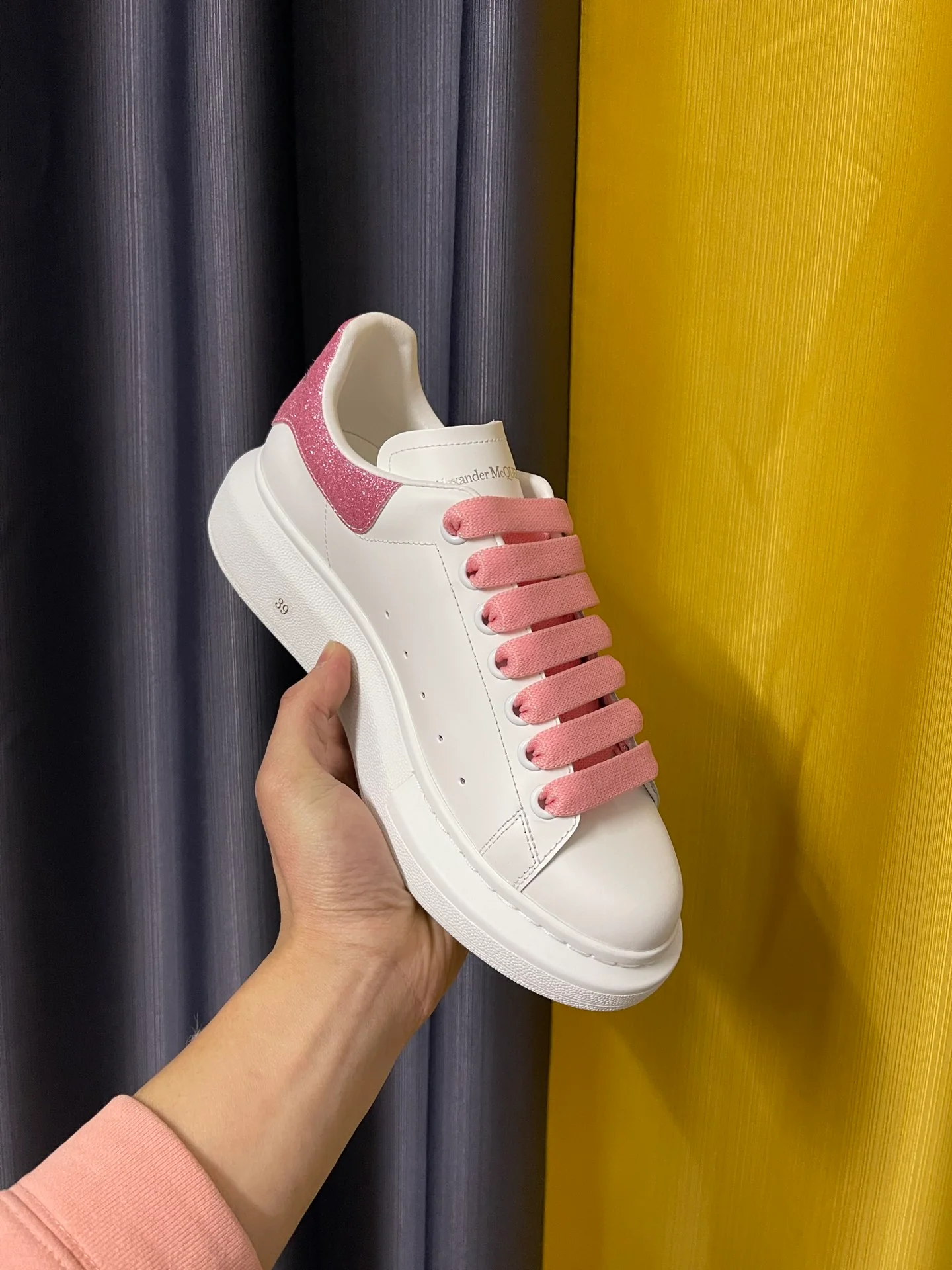 Классические белые кроссовки McQueen - унисекс - каблук с блестками - премиум-издание