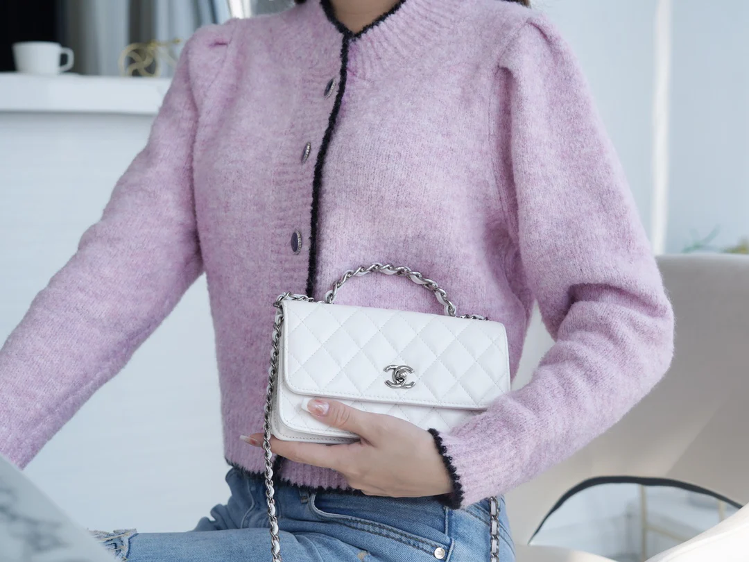 Chanel - Новая гармошка с ручками, украшенными стразами - Белая