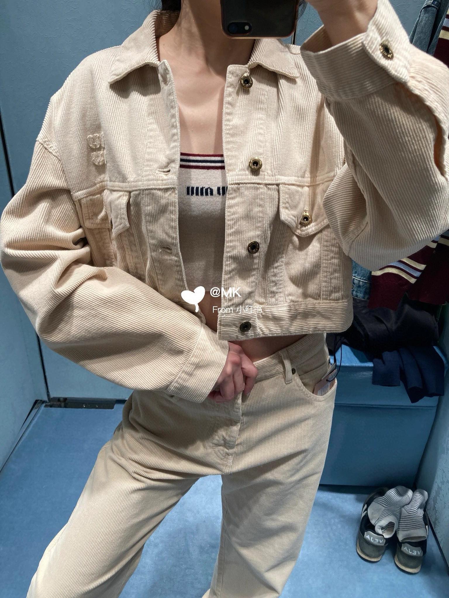 Miu Miu - Весна/Лето 2404-24, новая вельветовая короткая куртка с логотипом.