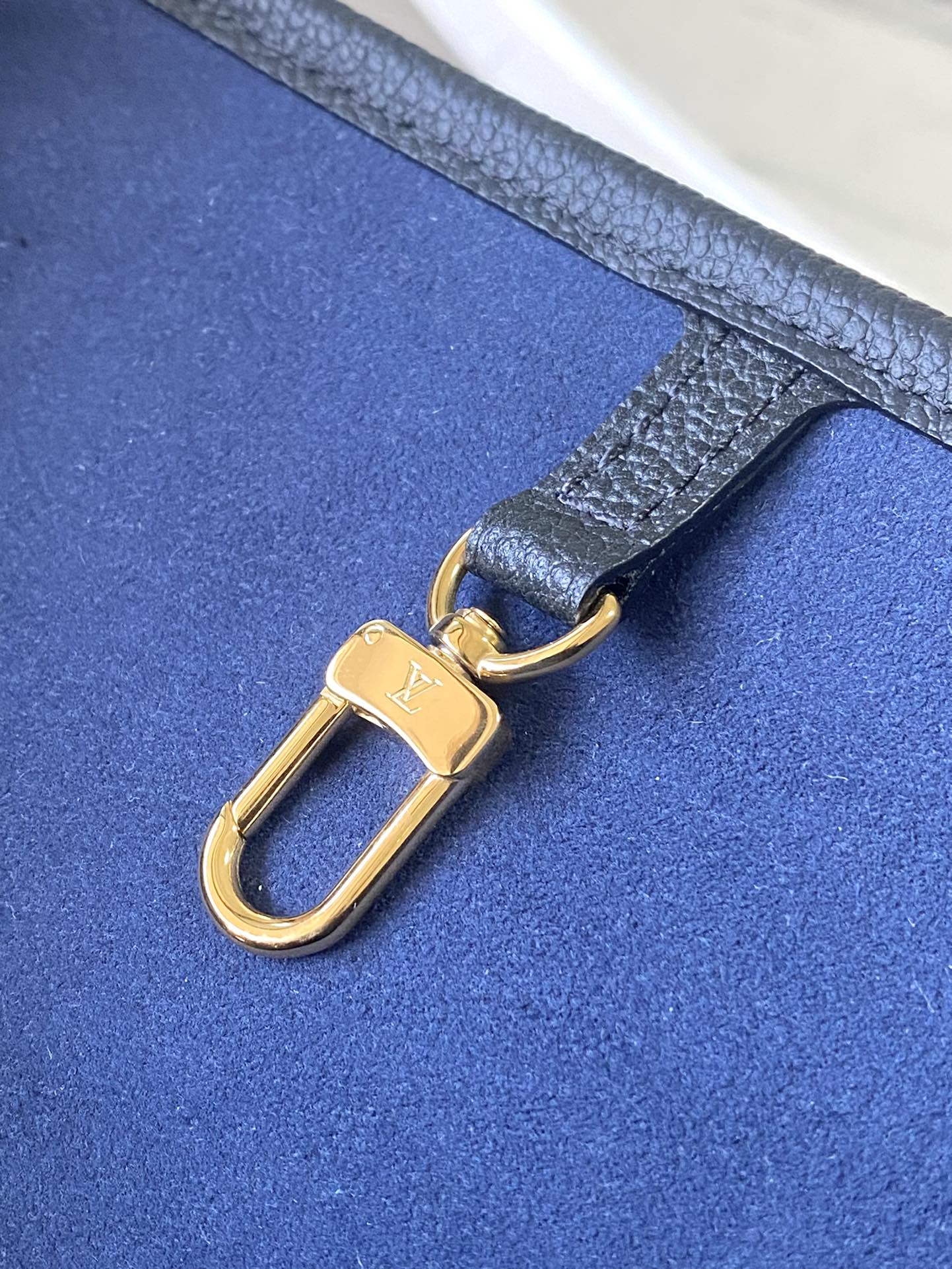 m45685-LV-neverfull-handbag-full embossed leather-black