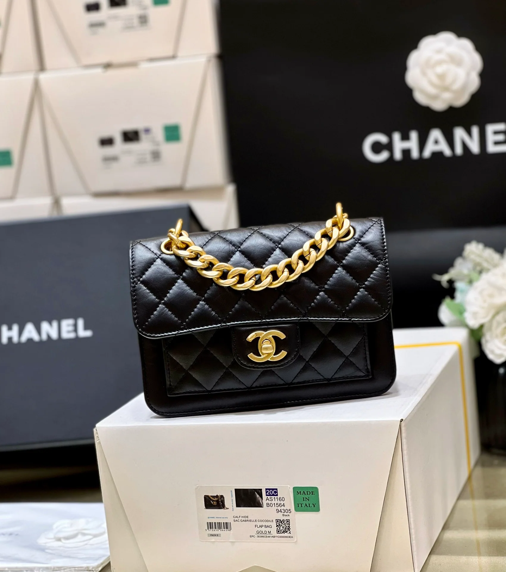 Новинка сезона весна/лето 2023 от Chanel - кожаная сумка Tofu Reissue.
