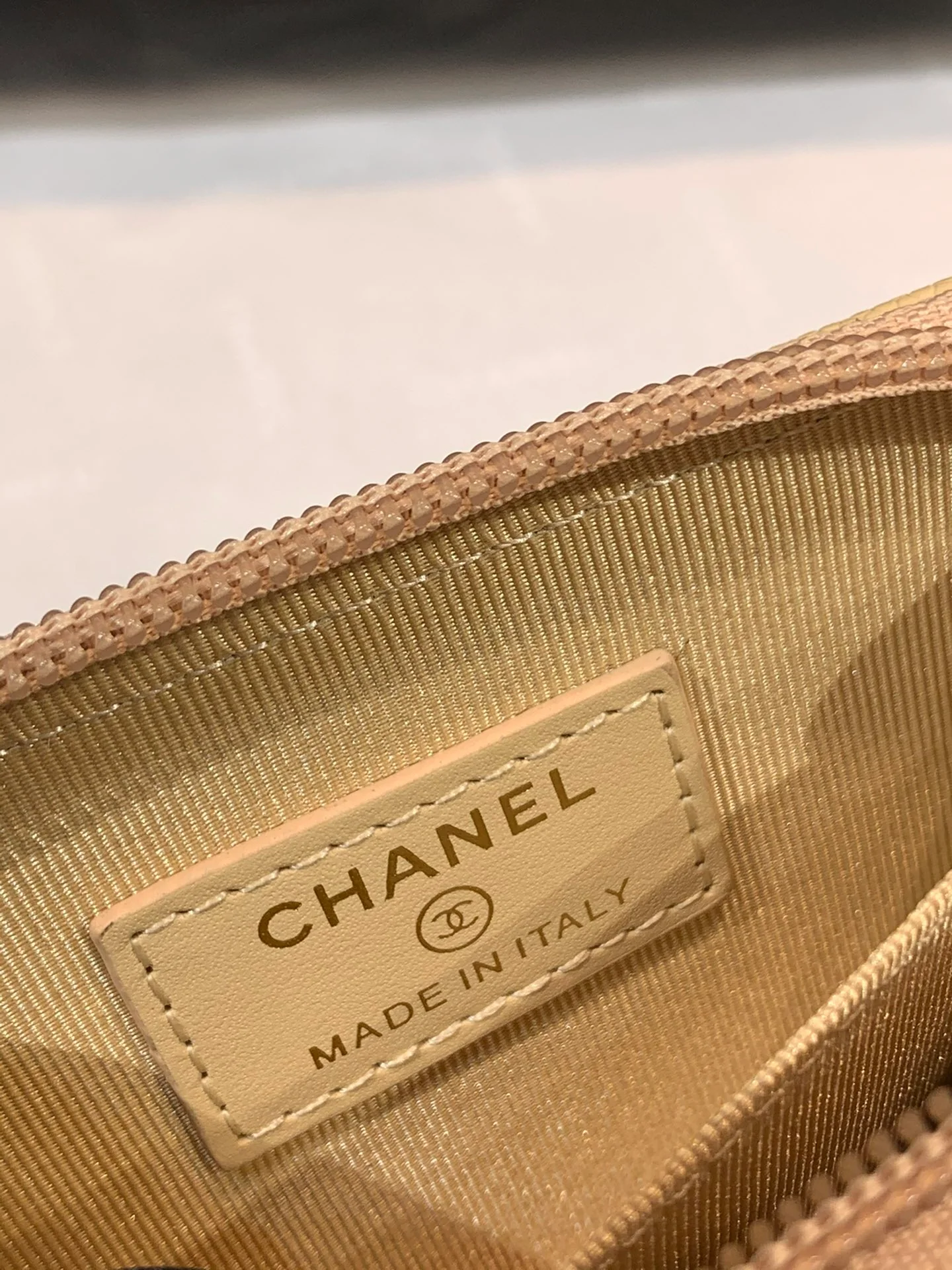 Монетоприемник Chanel Le Boy Classic на молнии - желтый