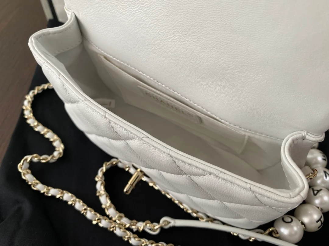 Сумка Chanel CF Pearl из коллекции Весна/Лето 2020 - Белая - 18 см - 1