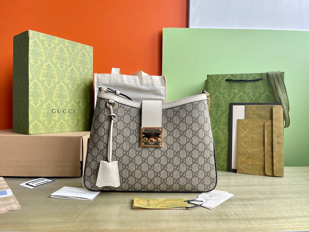 Открытая сумка через плечо Gucci из серии Ophidia - белая.