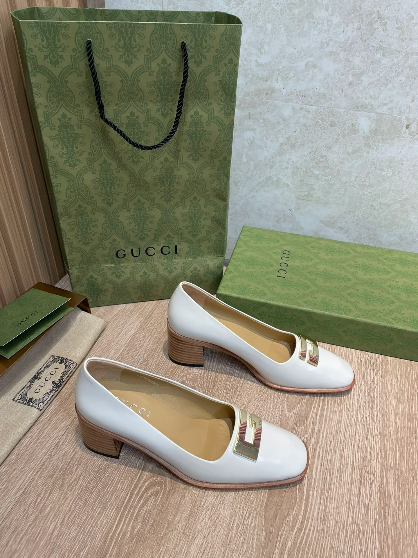 Gucci - 22 Ранняя весна - Ретро - Туфли на низком каблуке - 1