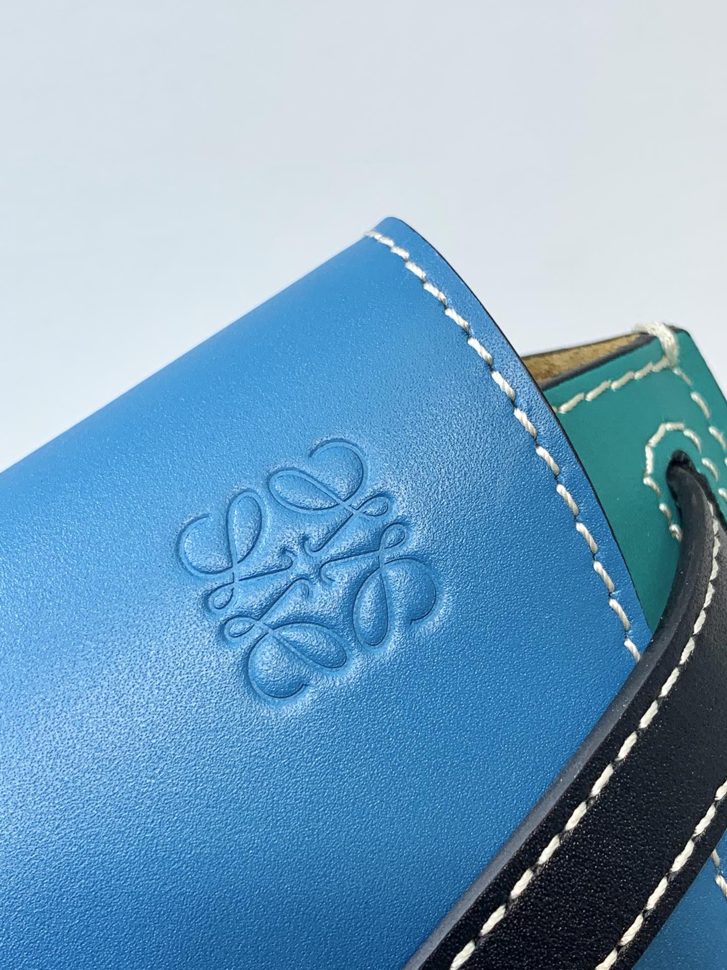 Loewe-gate-mini-21x12-5x9-5-cm