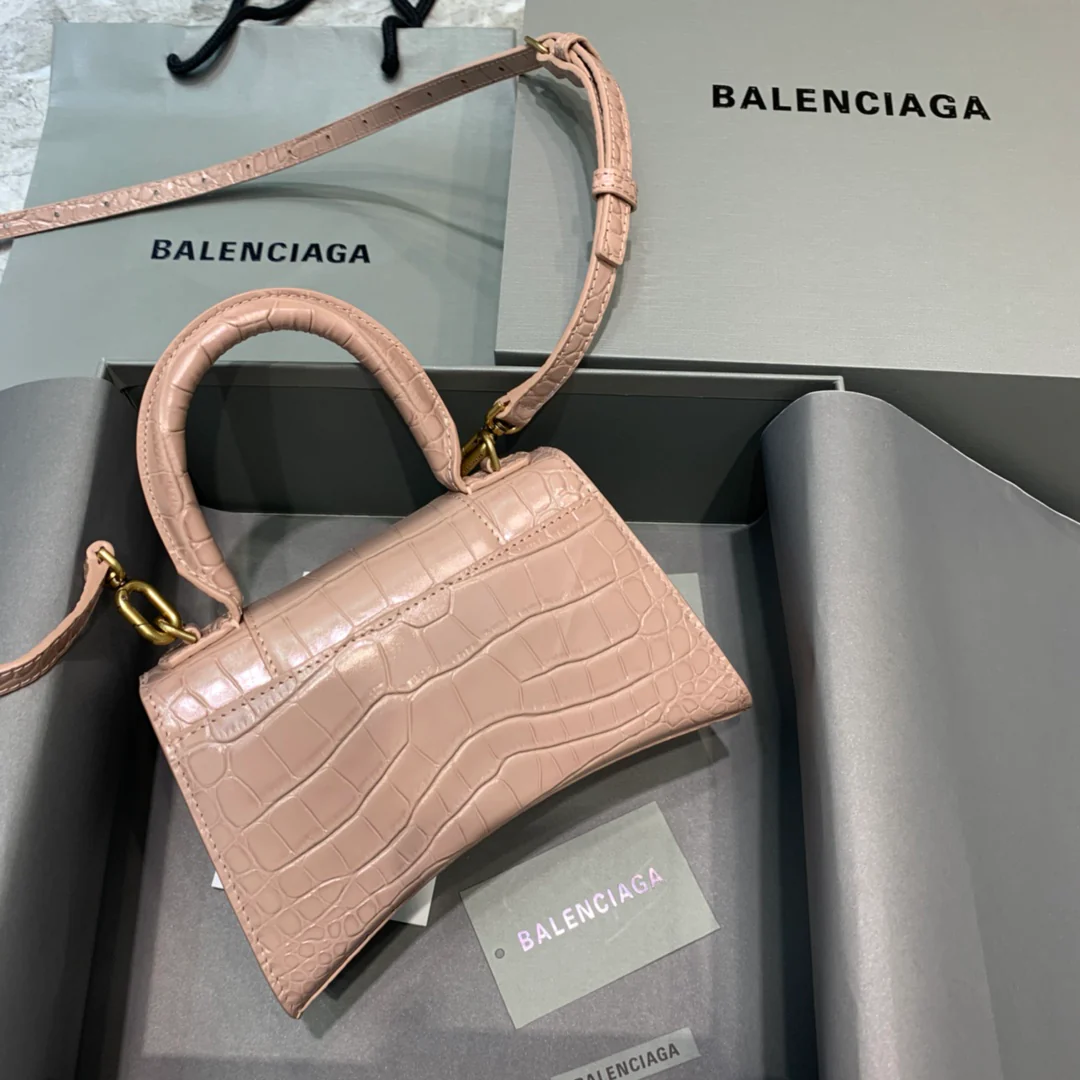 Сумка Balenciaga Hourglass, размер XS, цвет нюдово-розовый, под крокодиловую кожу.