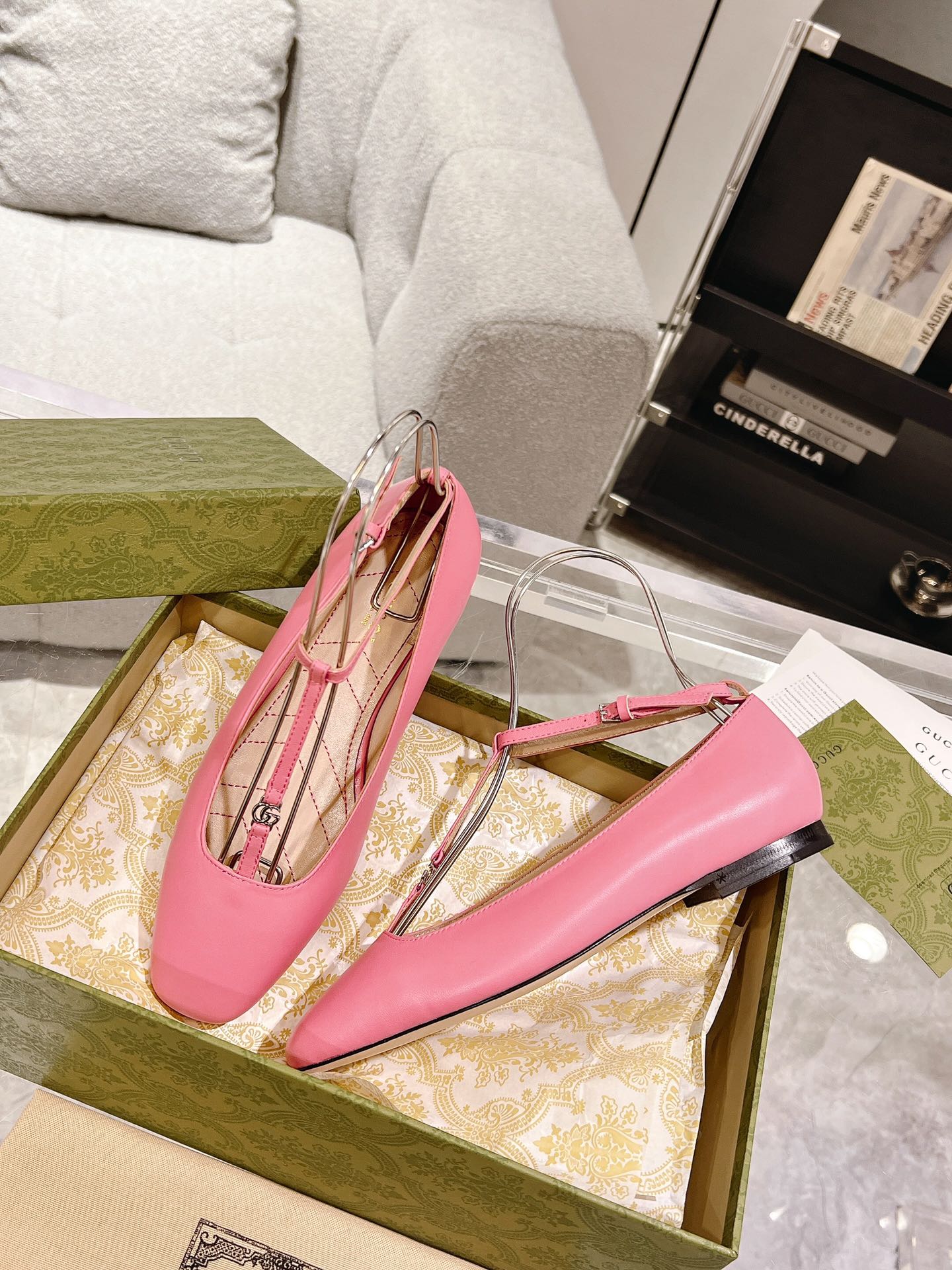 Новинка сезона весна/лето 2023 от Gucci - балетки.