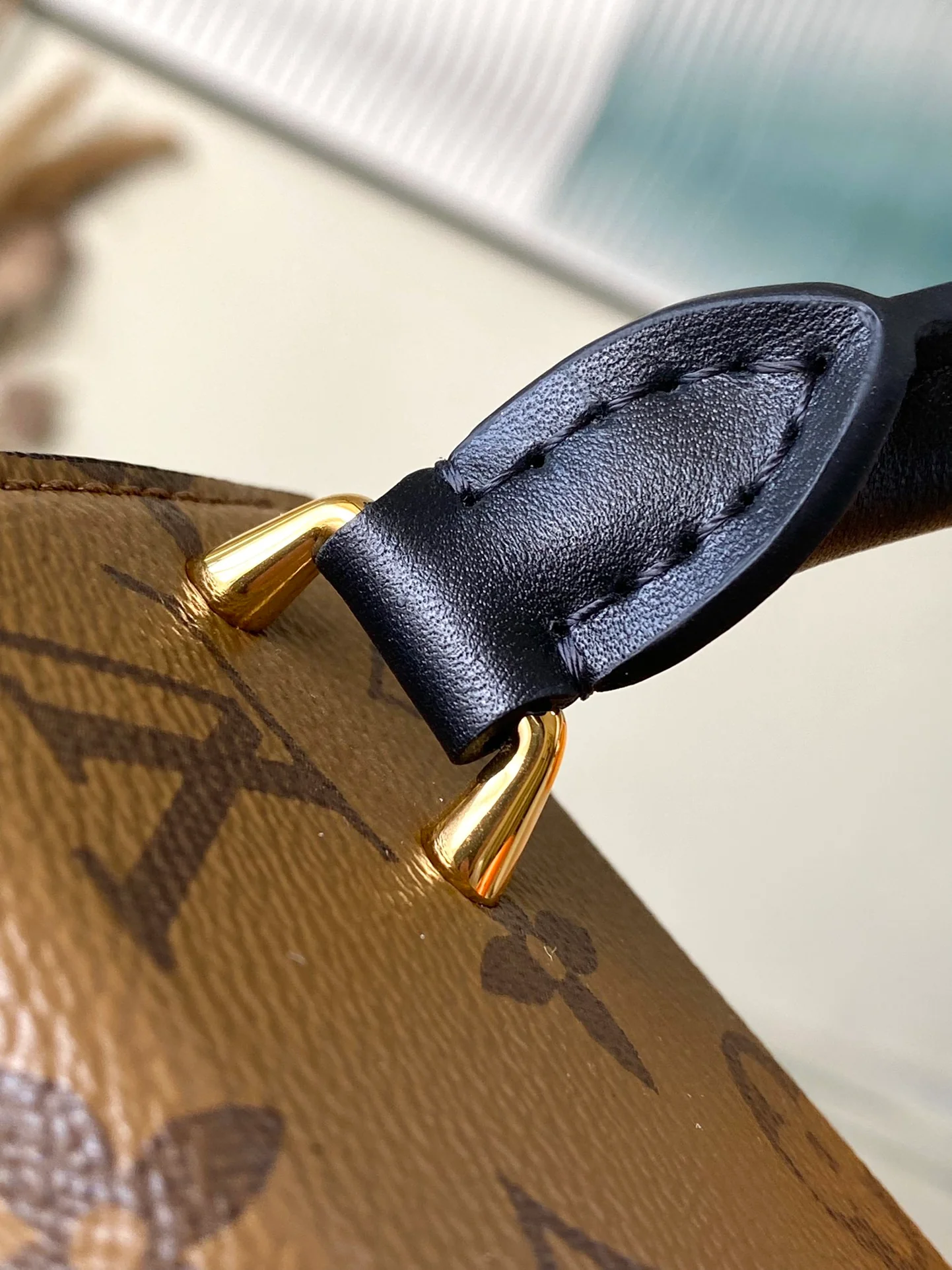 m82465-LV-camera-box-small box bag