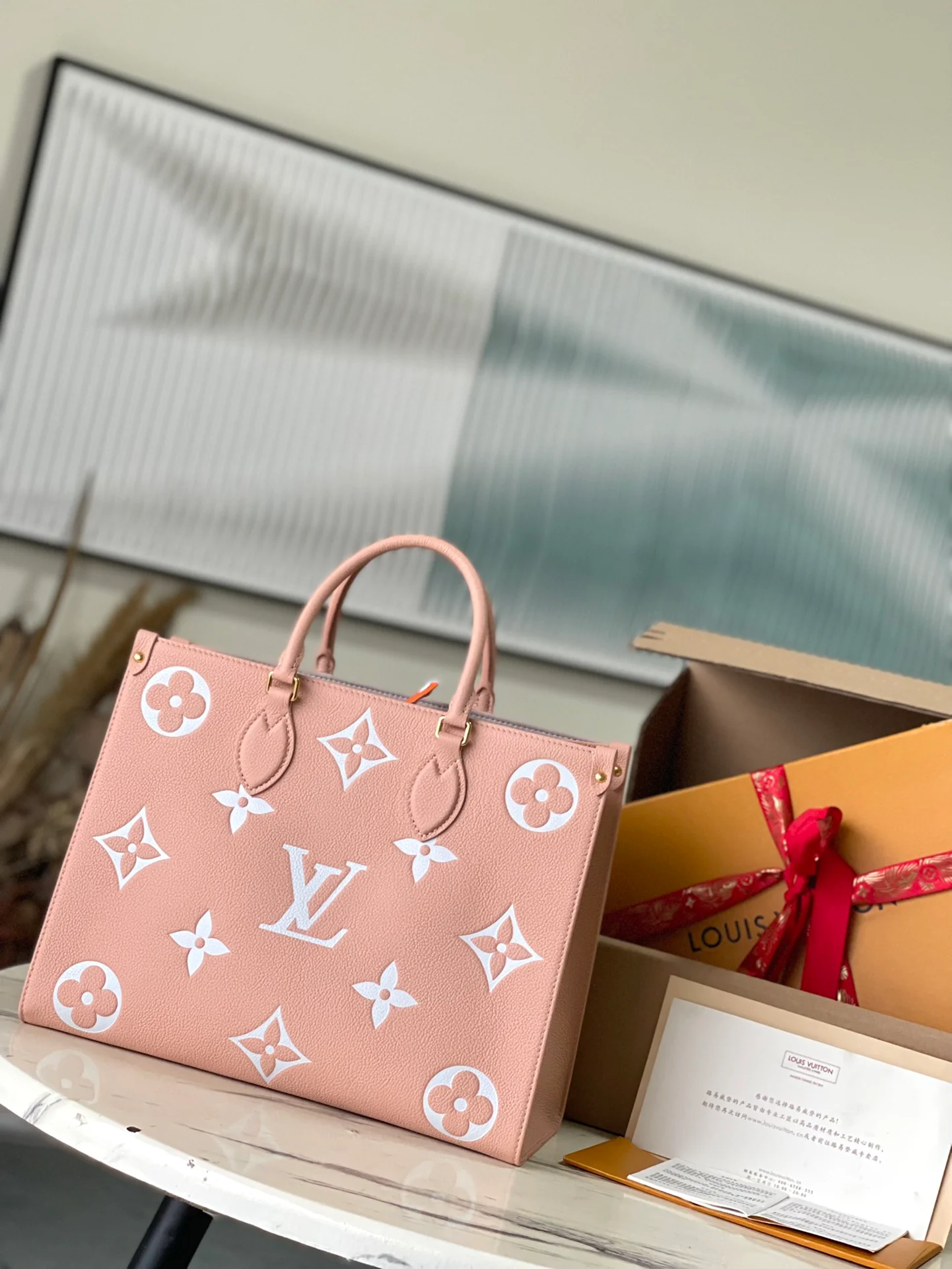 m46286-LV-onthego-mm-pink