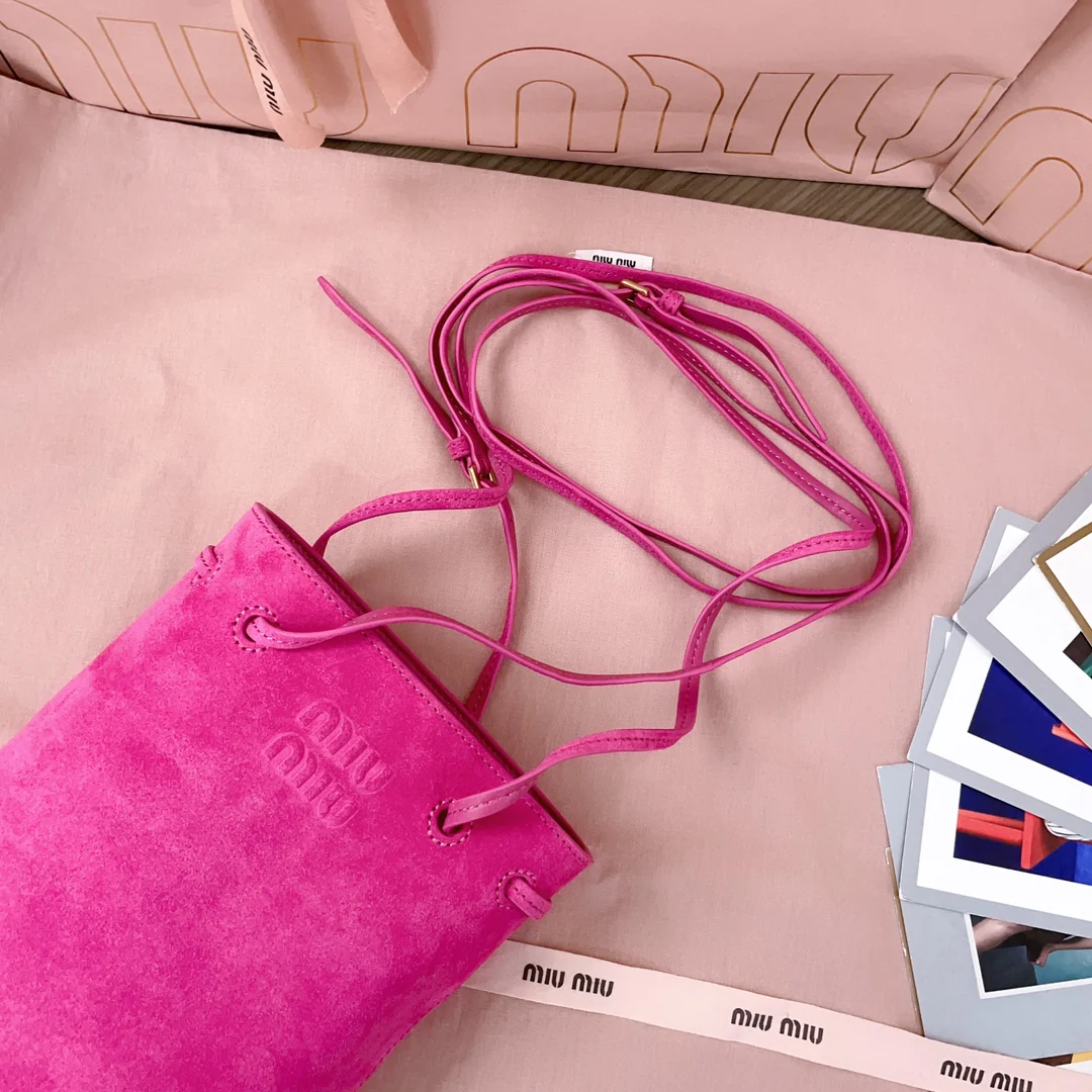 Мини-сумка-ведро Miu Miu 5nf460 из замши, персиково-розовая.