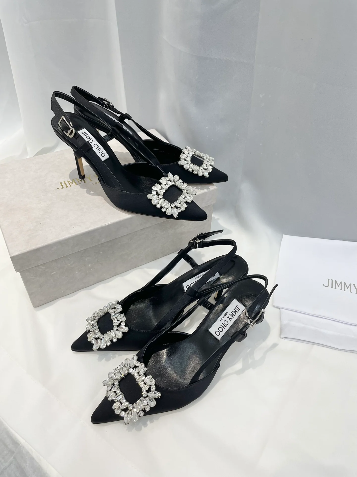 Туфли на высоком каблуке Jimmy Goddess Series с бриллиантовой пряжкой - Черные