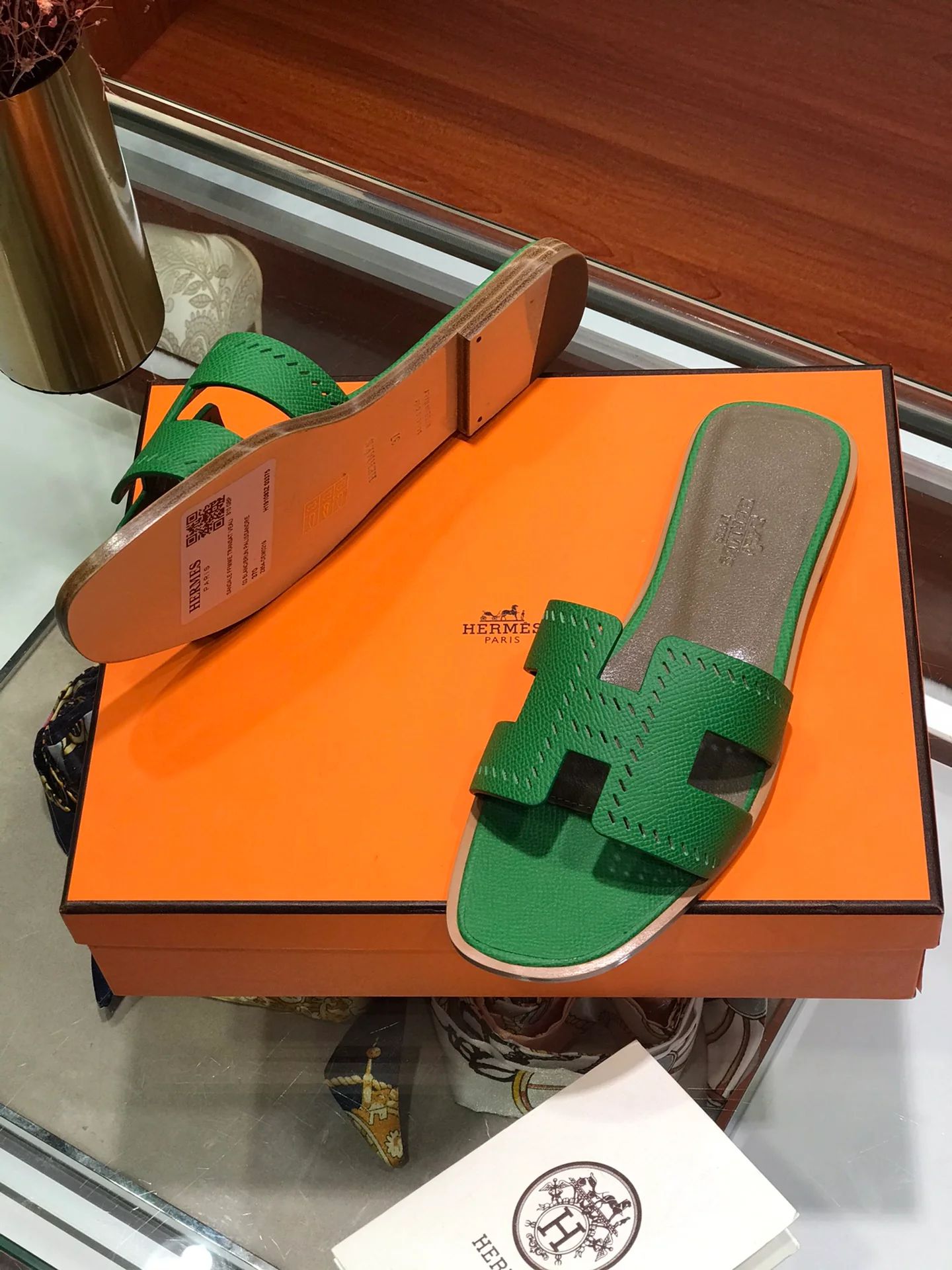 Новинка весны 2022 года от Hermes - плоские тапочки H - 3