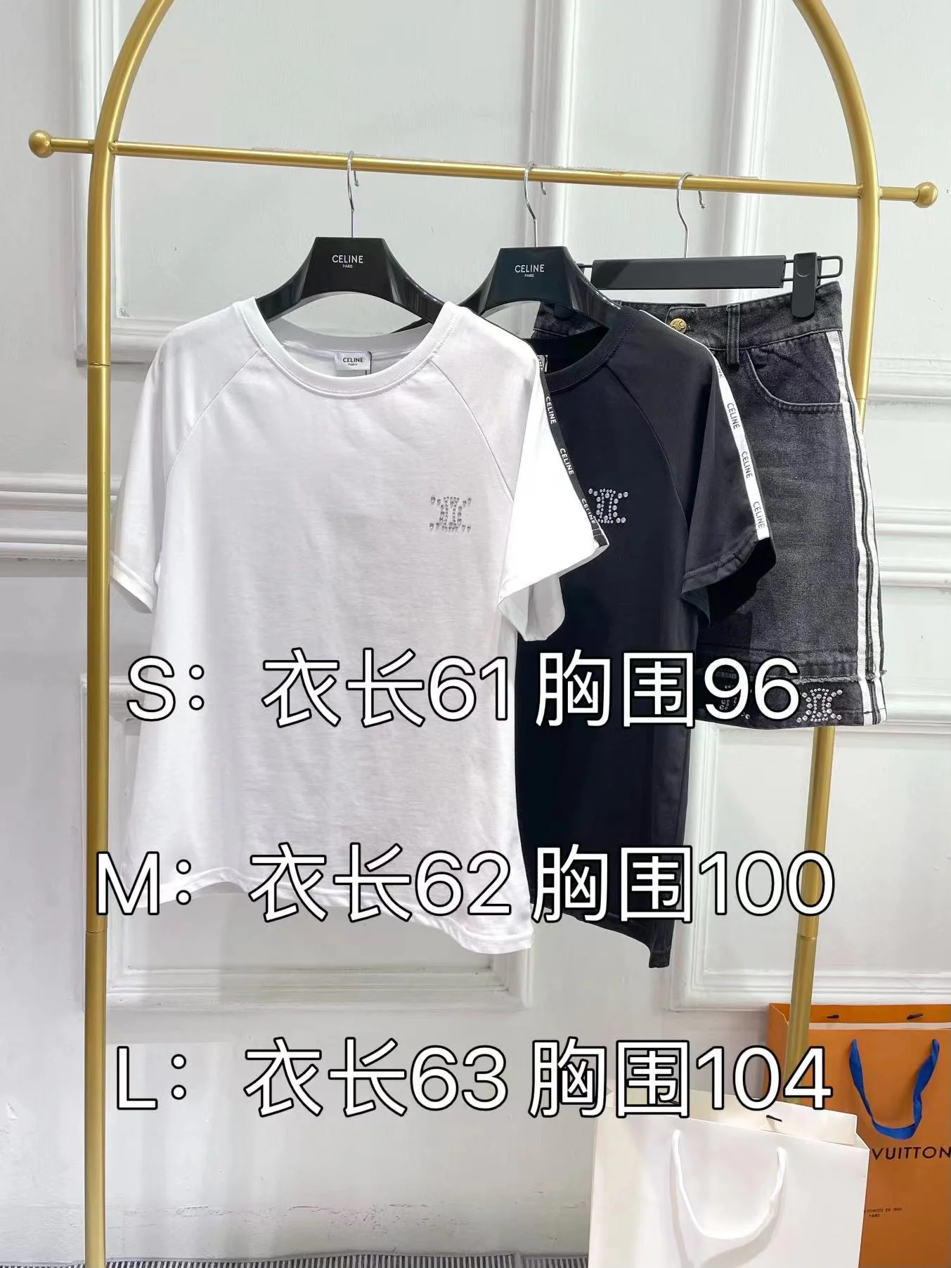 Футболка Celine 2404 с коротким рукавом и узором ?Триумфальная арка?, украшенная стразами, свободного кроя, черная.