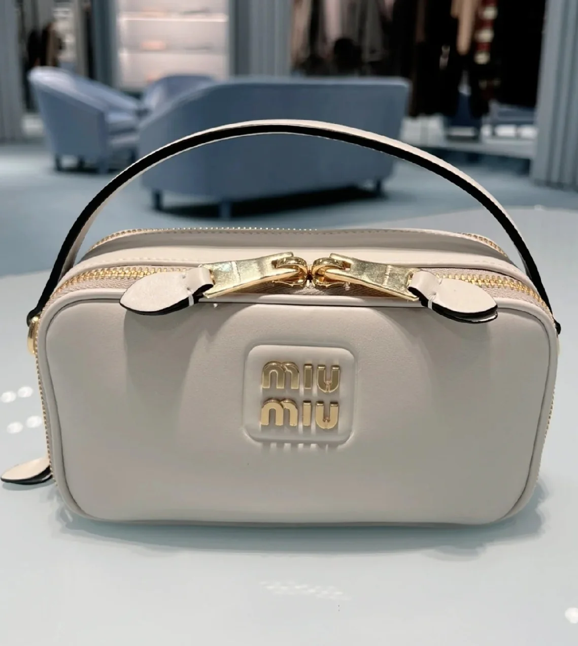 Miu Miu - Сумка/кроссбоди для фотоаппарата, осенне-зимняя коллекция - Полностью белая кожа