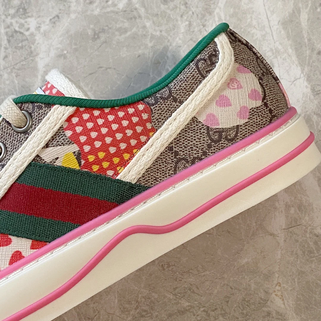 Кроссовки/кеды Gucci