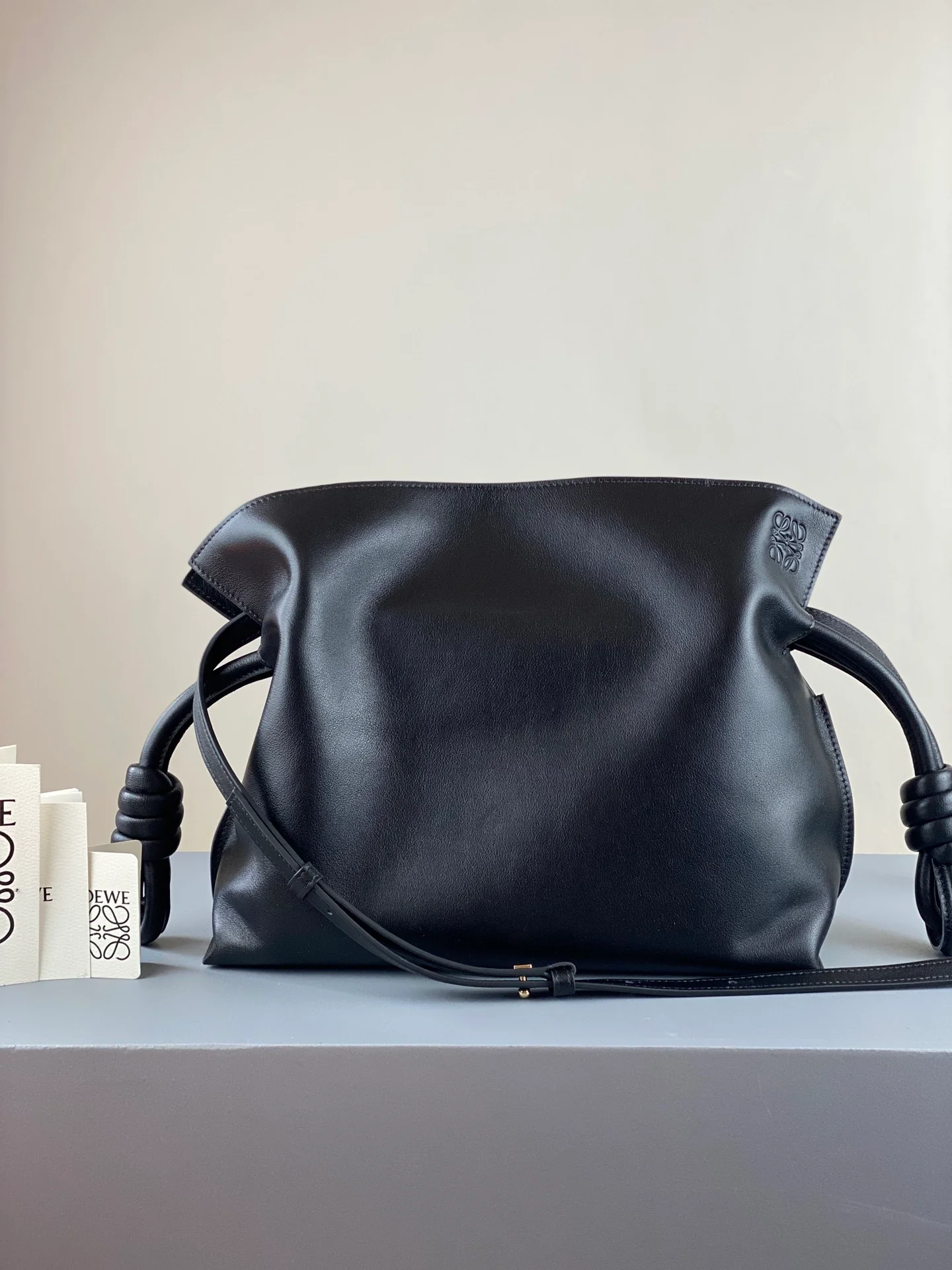 Loewe 2020, обновленная версия - Flamenco - Телячья кожа - Черный