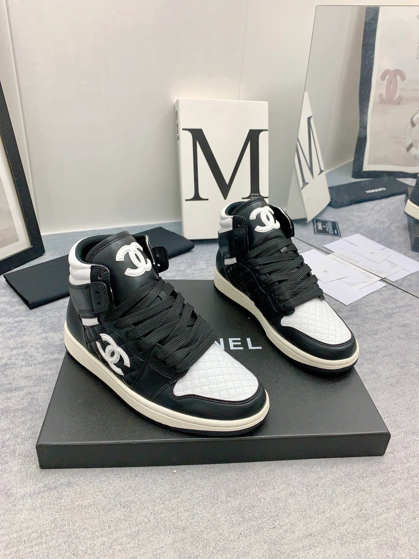 Коллекция Chanel 2023 года - Повседневные высокие кроссовки - Унисекс - Черные