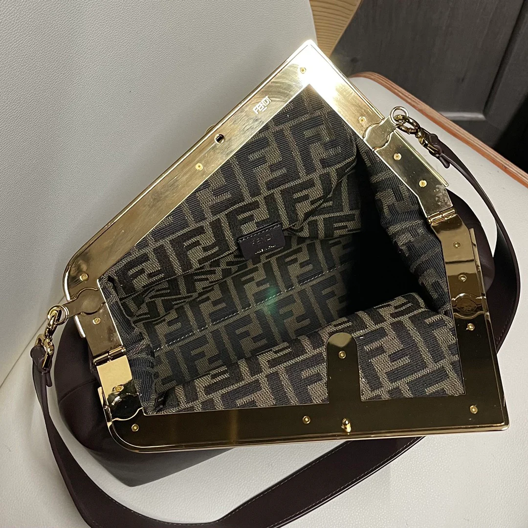 Fendi-first - Сумка из темно-коричневой кожи