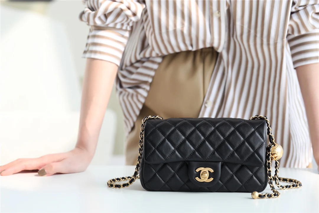 Сумка Chanel Golden Ball Flap Bag 2020, 20 см, 1 шт.