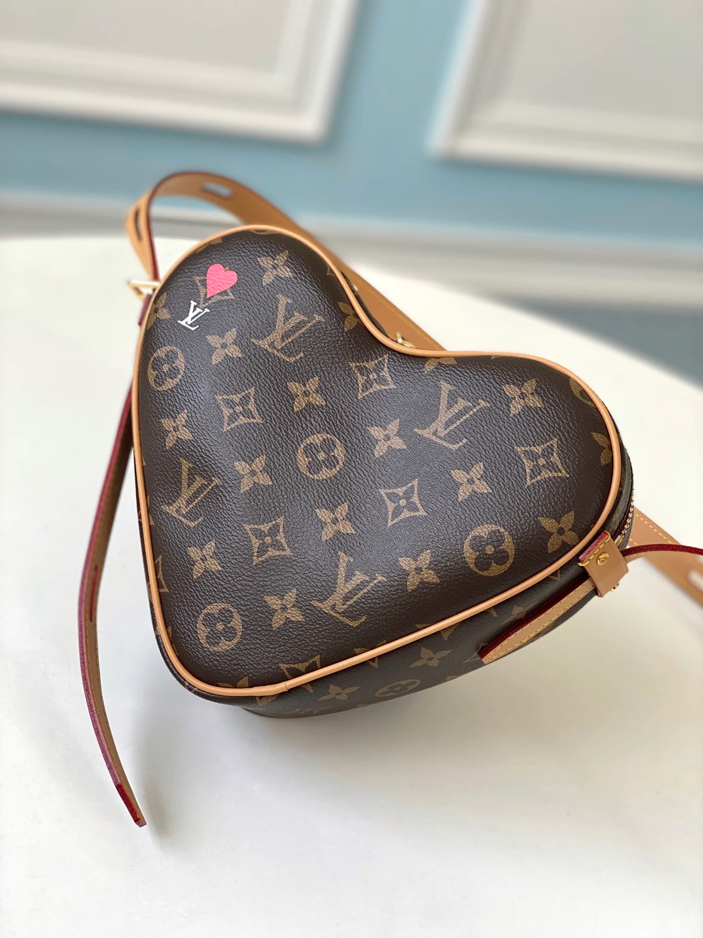 lv-m57456-cur-handbag material