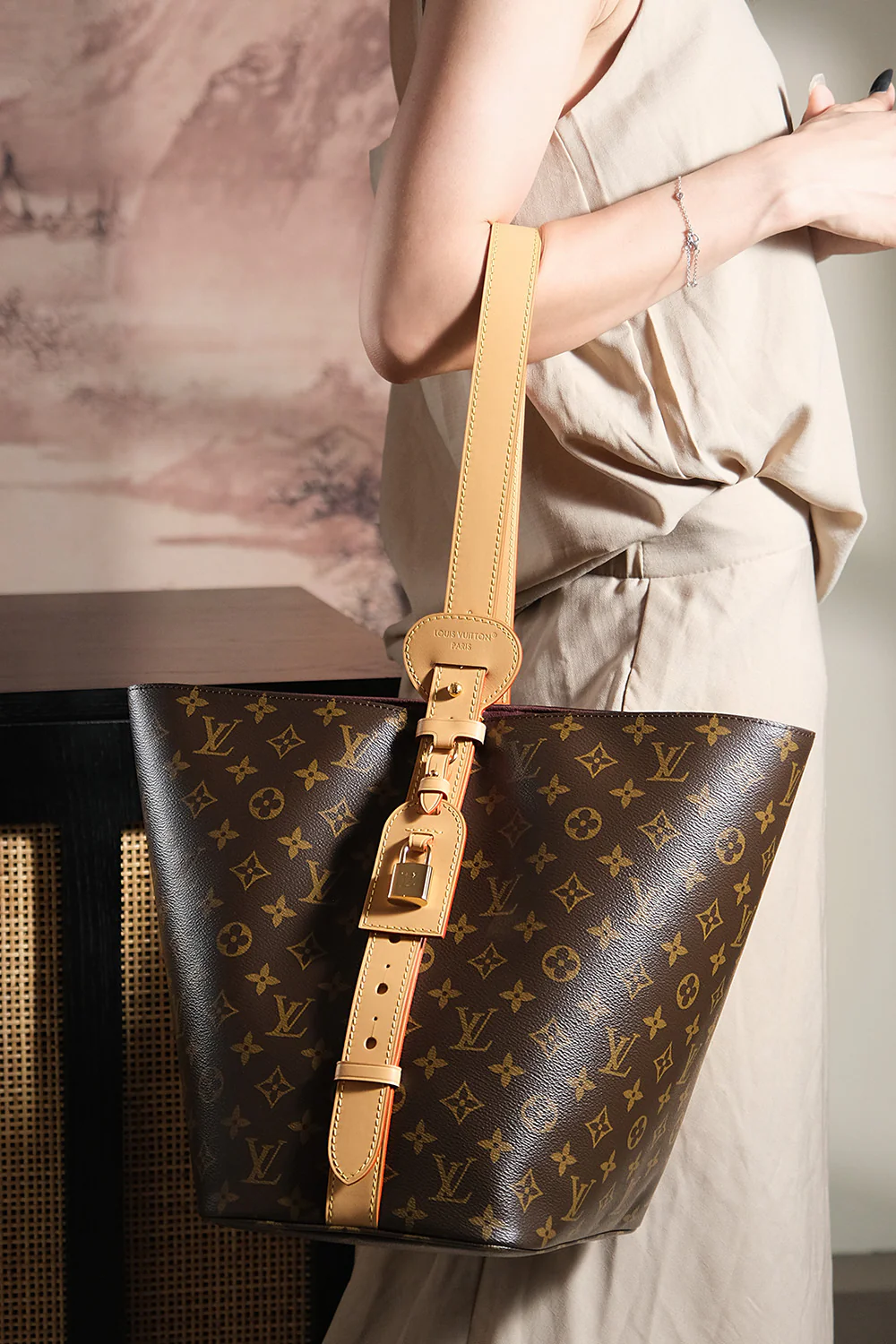 Классическая сумка-корзинка LV с монограммой