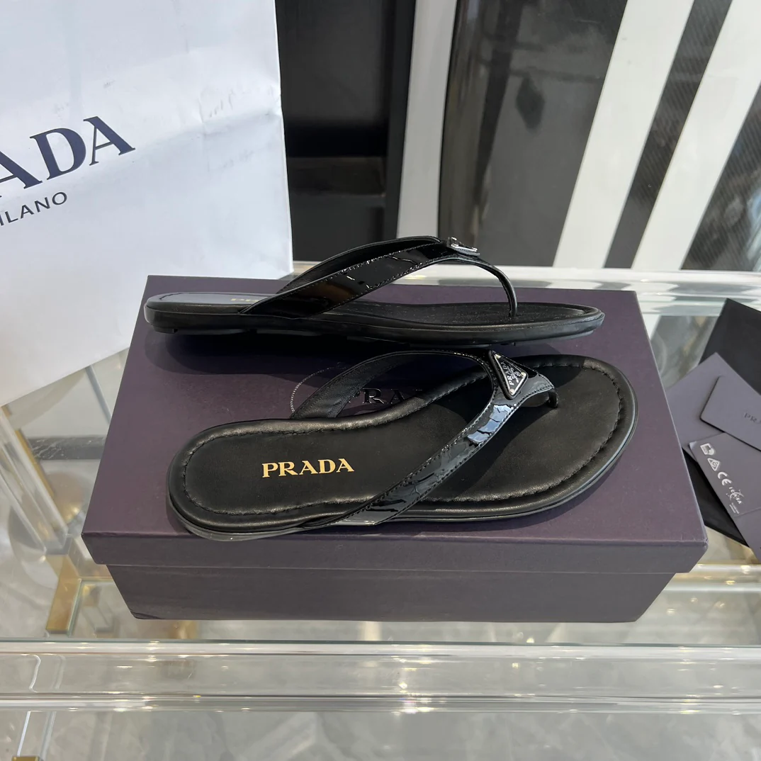 Новинка Prada 2023 года - Глянцевые тапочки - Черные