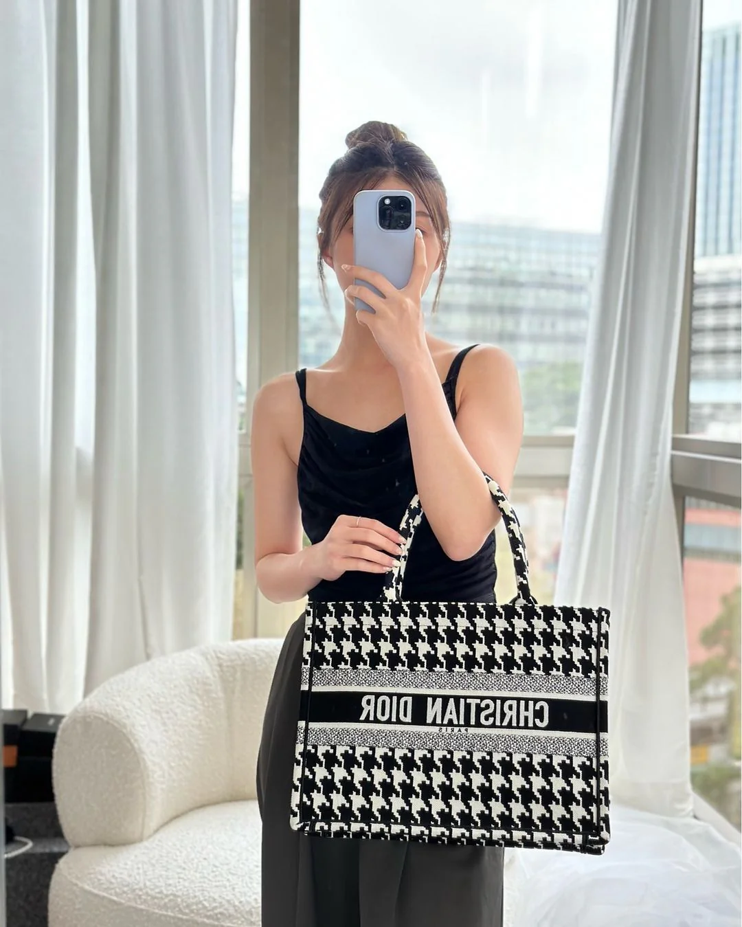 Dior - Новинка: сумка-тоут - черно-белая клетка ?гусиная лапка? - средний размер