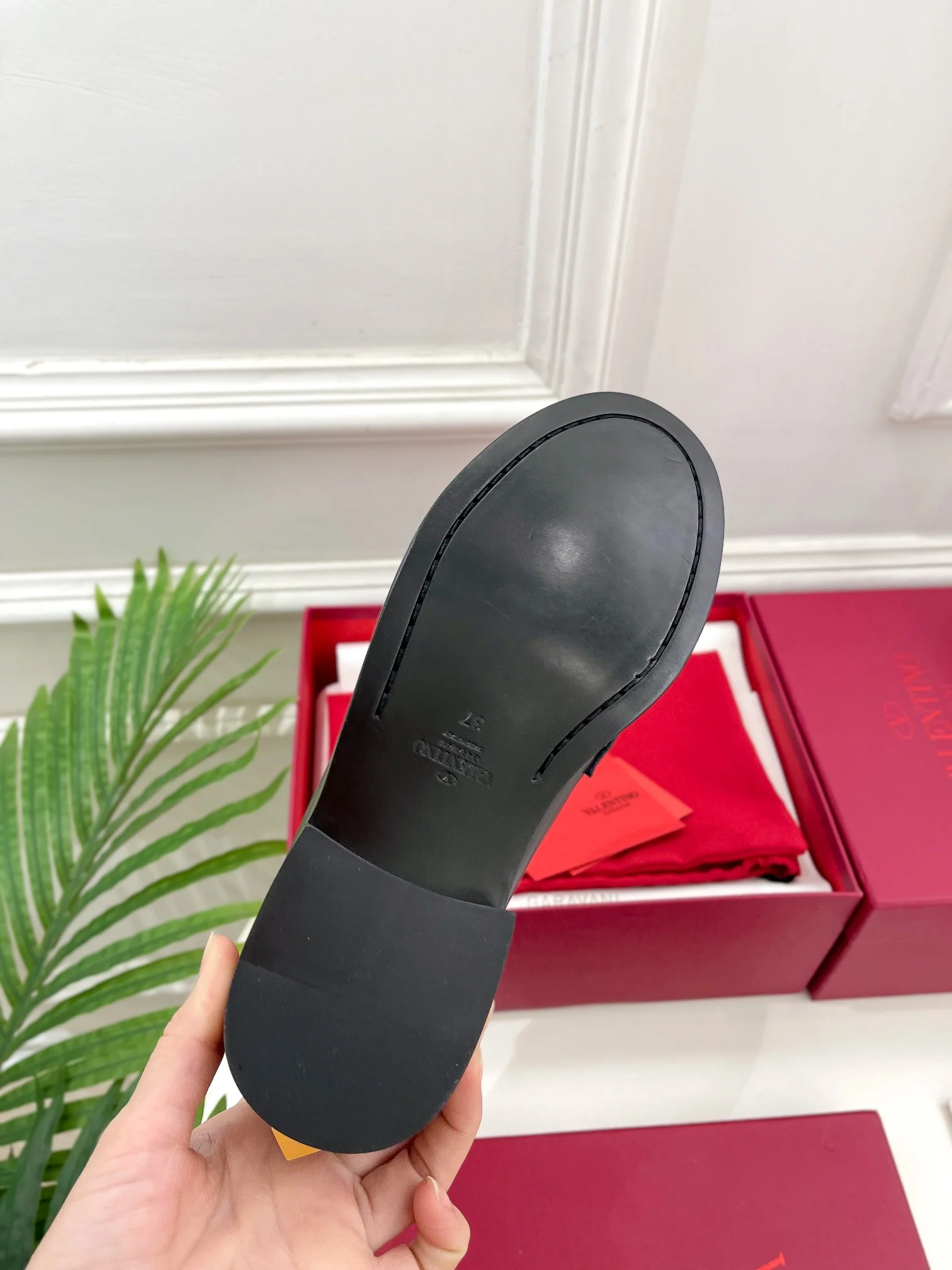 Новые поступления коллекции Valentino весна/лето 2023 - Лоферы