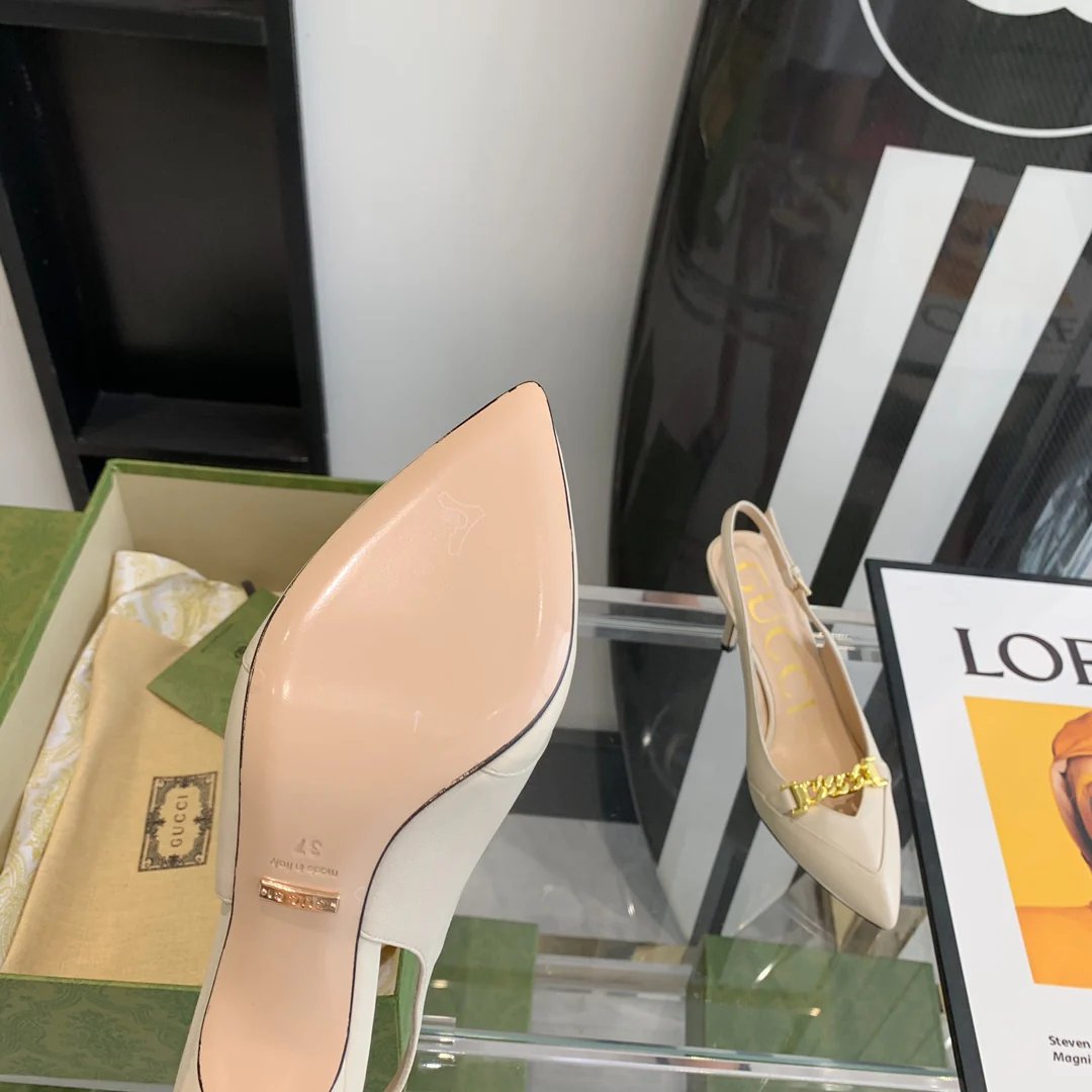 Босоножки-шпильки с острым носком от Gucci