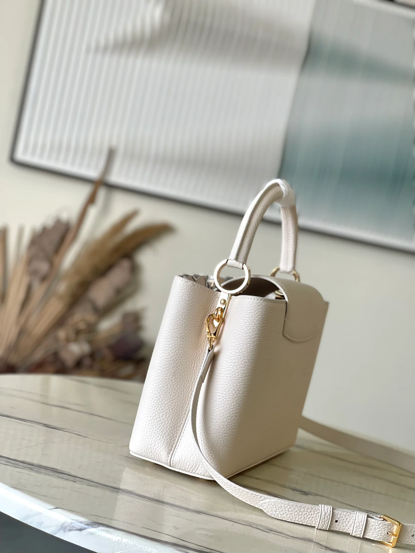 LV-m12751-capucines-medium handbag-white