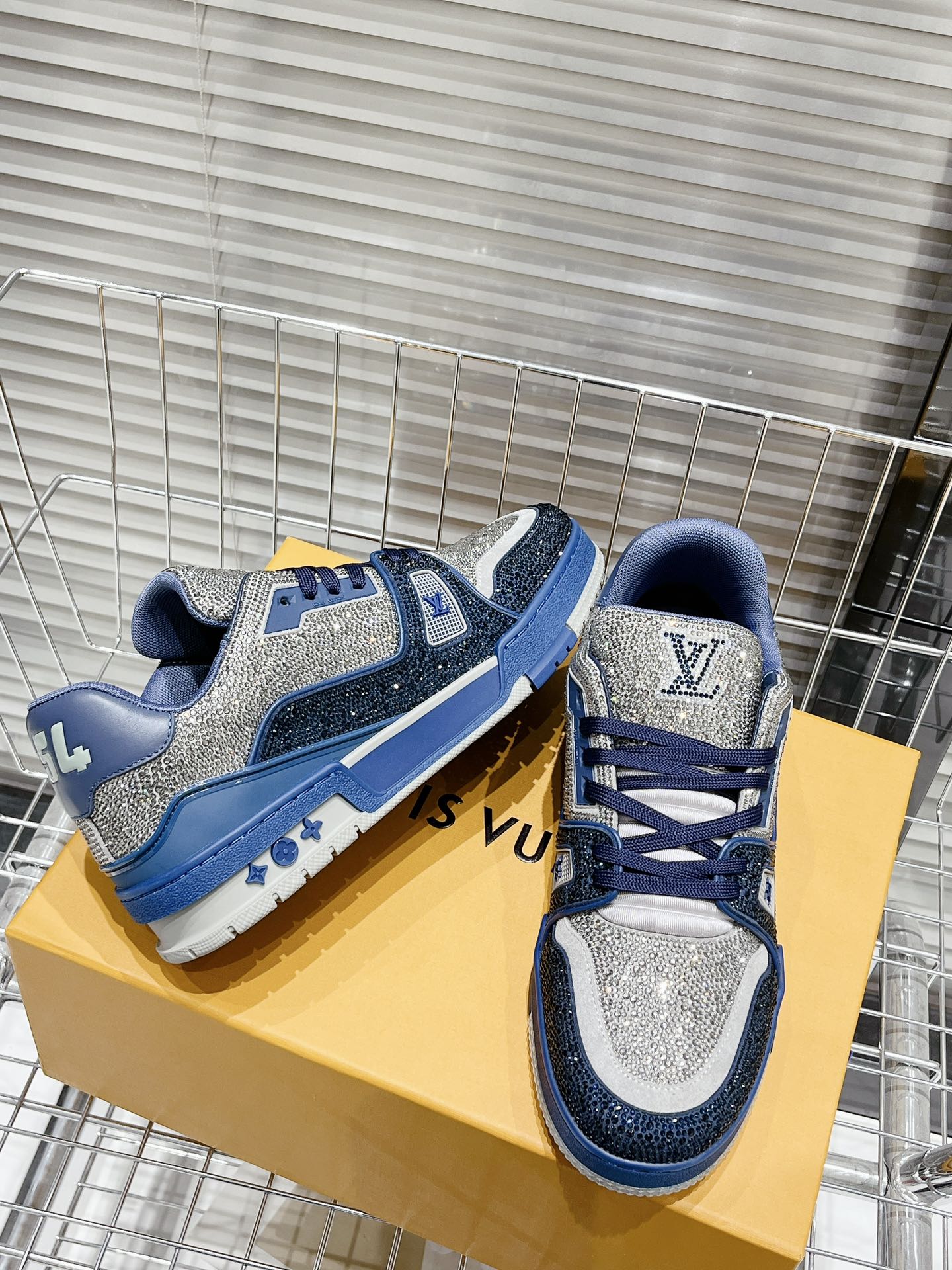 Кроссовки LV Trainer - обувь для скейтбординга - глянцевые синие и серебристые - унисекс