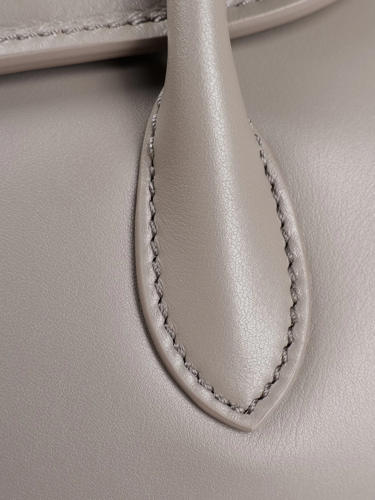 Сумка-багет Miu Miu через плечо - серая