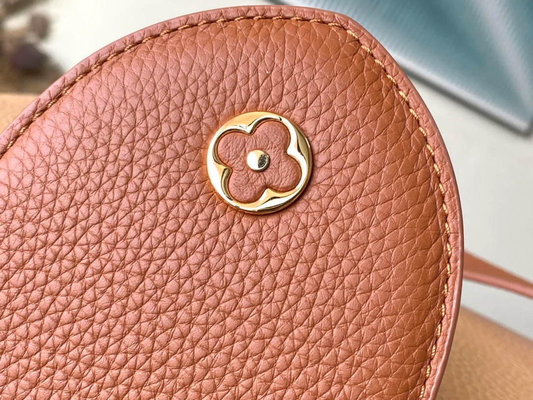 m23058-LV-capucines-коричневый с коричневыми отверстиями от гвоздей-средний