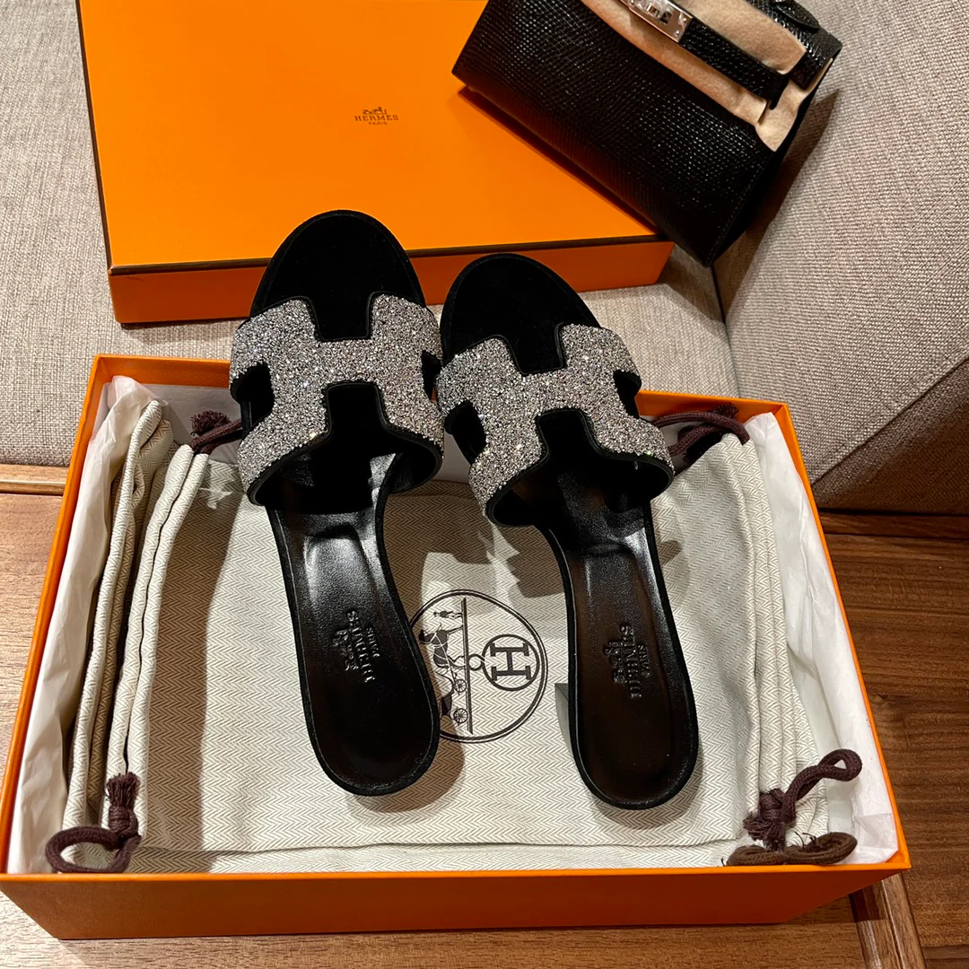 Мюли Hermes на среднем каблуке с бриллиантовой огранкой