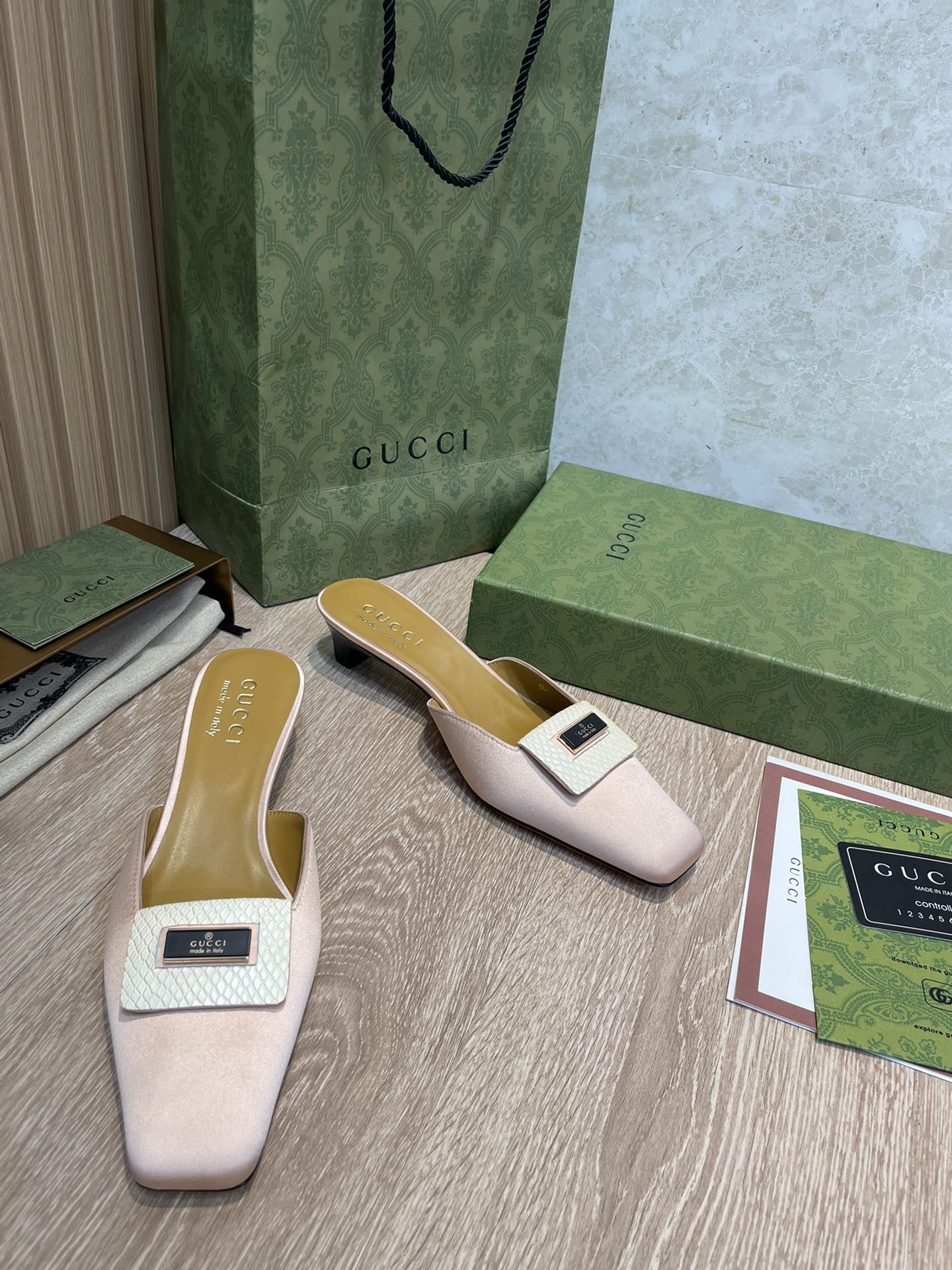 Gucci - Новинка начала весны 2022 года - Элегантные тапочки на низком каблуке