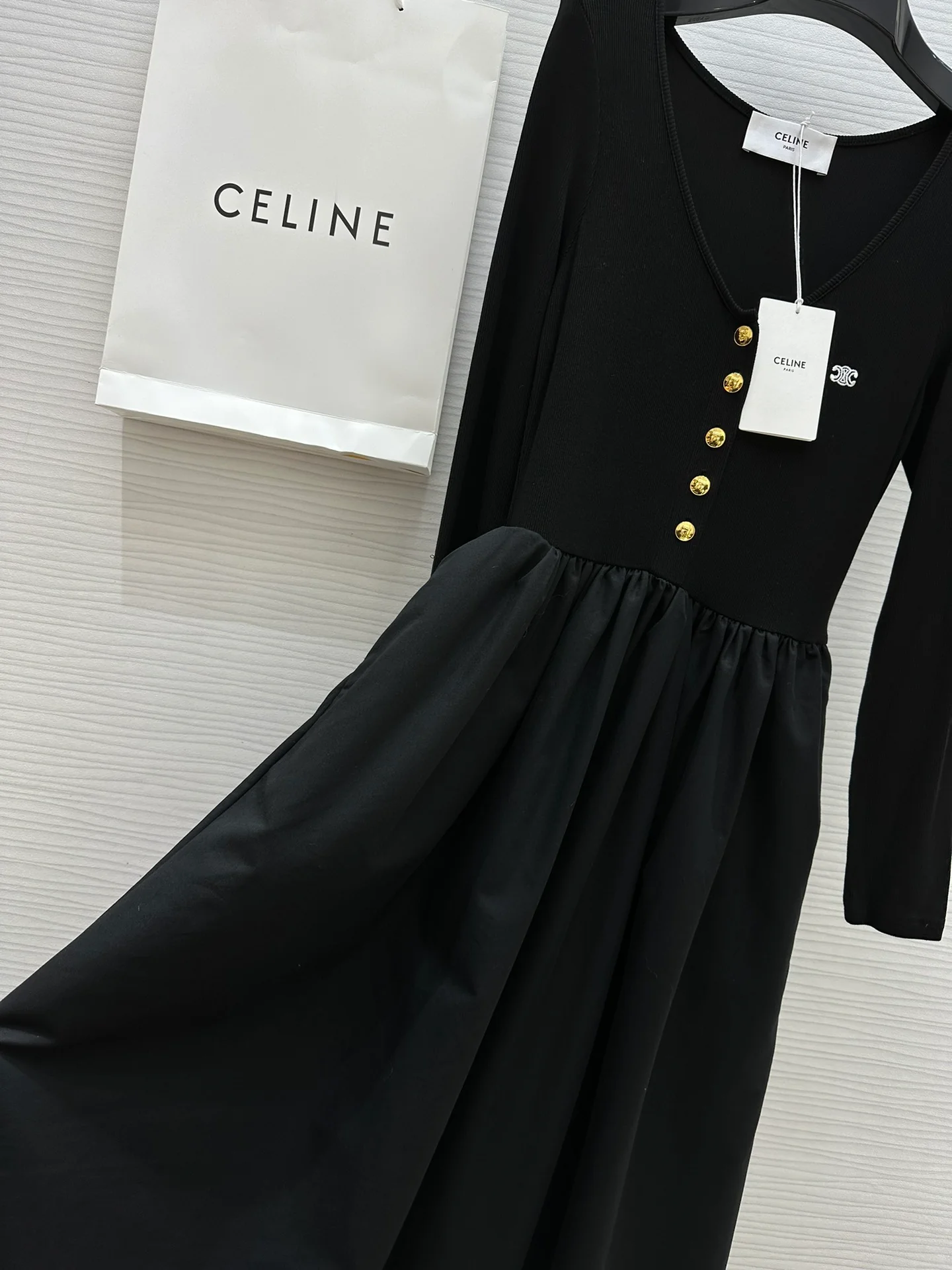 Новый комбинезон Celine с U-образным вырезом, весна/лето 2024.