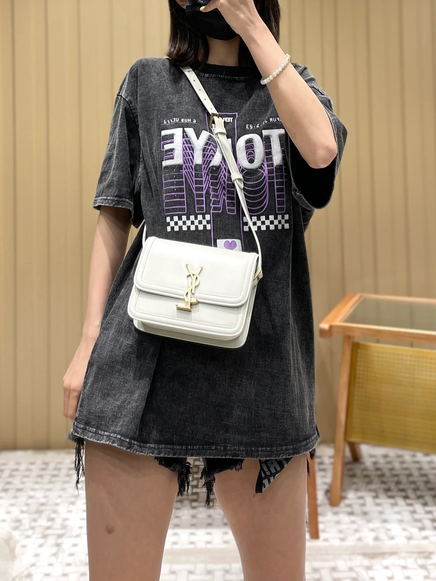 Сумка YSL Solferino Tofu Bag - белая - 18 см - На фото 1